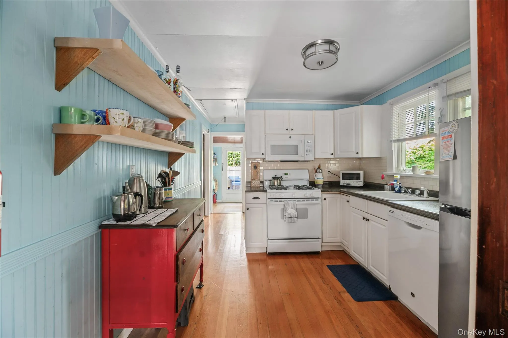 40 Bungalow Walk, Islip, NY, 3 Bedrooms Bedrooms, 7 Rooms Rooms,1 BathroomBathrooms,Residential Lease,For Rent,Bungalow,0,993242 40 Bungalow Walk, Islip, NY, 3 Bedrooms Bedrooms, 7 Rooms Rooms,1 BathroomBathrooms,Residential Lease,For Rent,Bungalow,0,993242