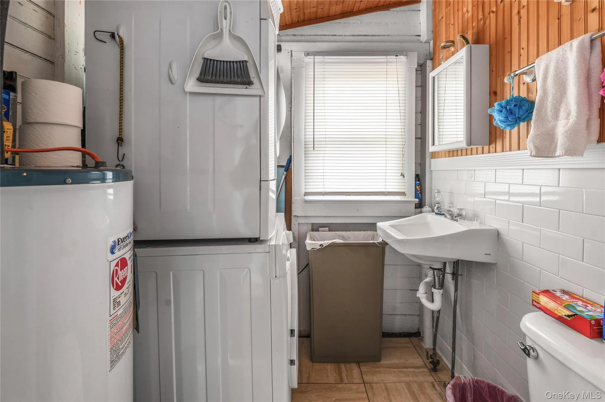 40 Bungalow Walk, Islip, NY, 3 Bedrooms Bedrooms, 7 Rooms Rooms,1 BathroomBathrooms,Residential Lease,For Rent,Bungalow,0,993242 40 Bungalow Walk, Islip, NY, 3 Bedrooms Bedrooms, 7 Rooms Rooms,1 BathroomBathrooms,Residential Lease,For Rent,Bungalow,0,993242