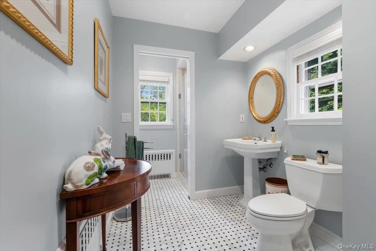 The main floor offers a full Bathroom with a walk-in shower. The main floor offers a full Bathroom with a walk-in shower.