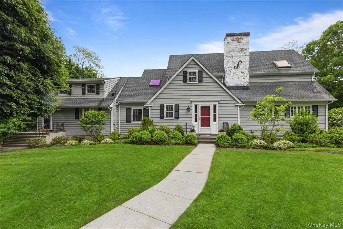 Welcome home to 107 Tower Hill Road, Briarcliff Manor set on 1.5+ acres adjoining Sleepy Hollow CC Golf Course. Welcome home to 107 Tower Hill Road, Briarcliff Manor set on 1.5+ acres adjoining Sleepy Hollow CC Golf Course.