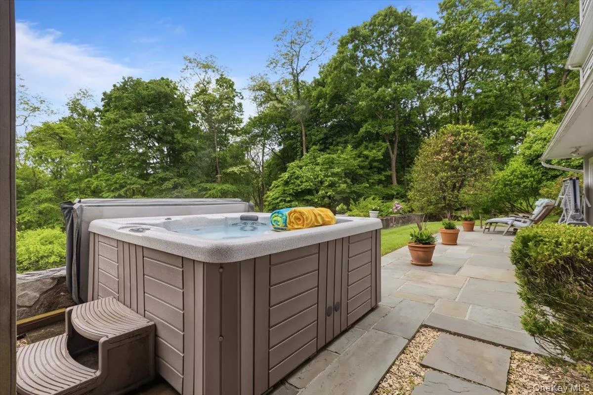 Close up of your private Hot Tub/Spa (2011). Close up of your private Hot Tub/Spa (2011).