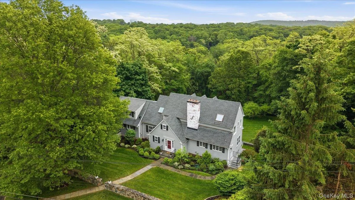 Another aerial view of 107 Tower Hill Road. Another aerial view of 107 Tower Hill Road.