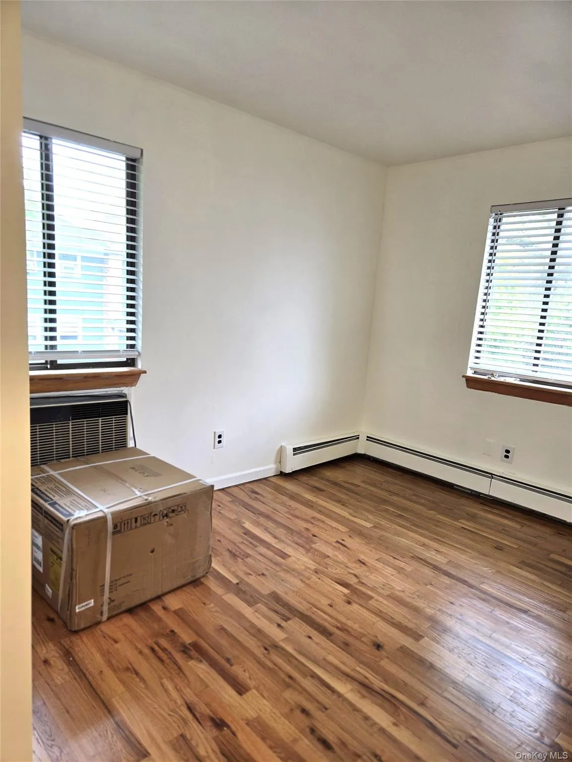 31 Hickory Road, North Hempstead, NY, 3 Bedrooms Bedrooms, 6 Rooms Rooms,1 BathroomBathrooms,Residential Lease,For Rent,Hickory,0,993265 31 Hickory Road, North Hempstead, NY, 3 Bedrooms Bedrooms, 6 Rooms Rooms,1 BathroomBathrooms,Residential Lease,For Rent,Hickory,0,993265
