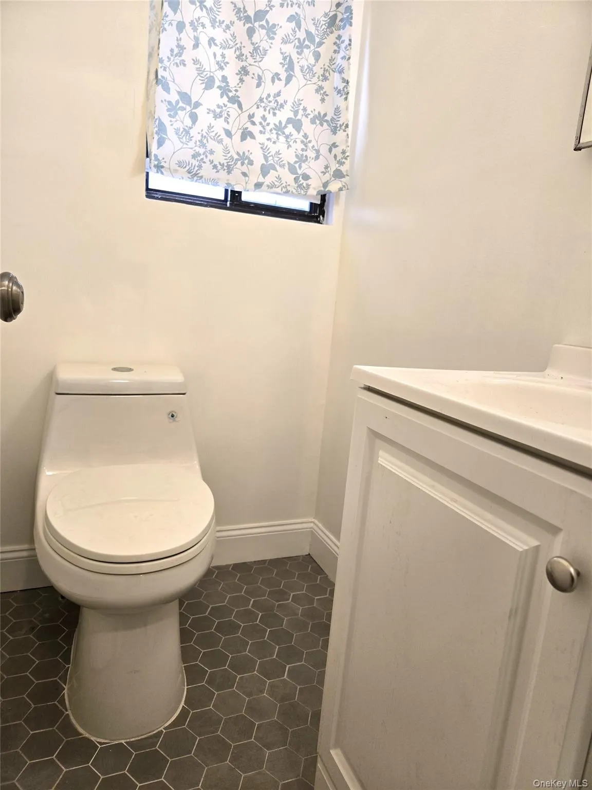 Powder room on 1st fl. Powder room on 1st fl.