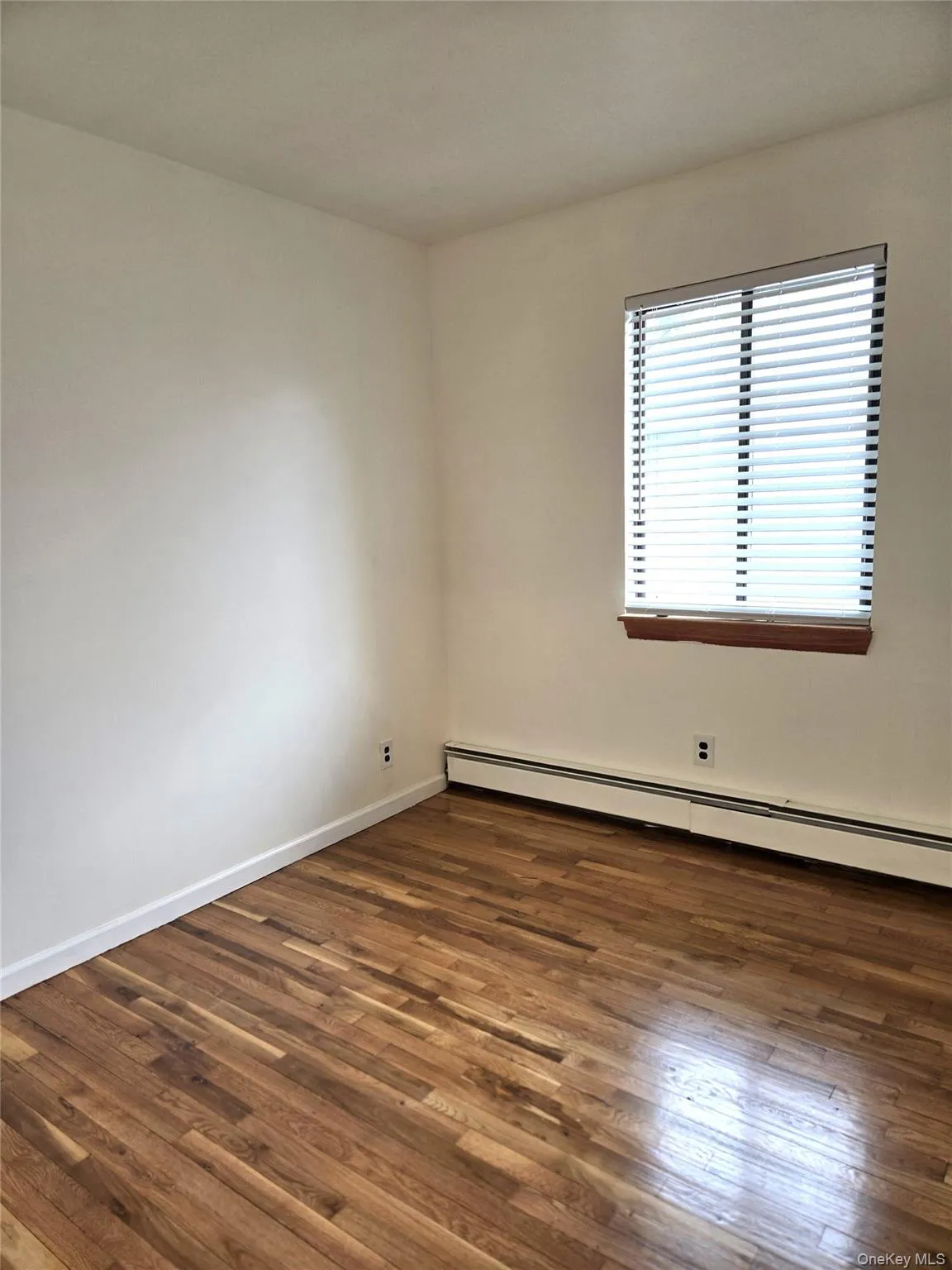 31 Hickory Road, North Hempstead, NY, 3 Bedrooms Bedrooms, 6 Rooms Rooms,1 BathroomBathrooms,Residential Lease,For Rent,Hickory,0,993265 31 Hickory Road, North Hempstead, NY, 3 Bedrooms Bedrooms, 6 Rooms Rooms,1 BathroomBathrooms,Residential Lease,For Rent,Hickory,0,993265