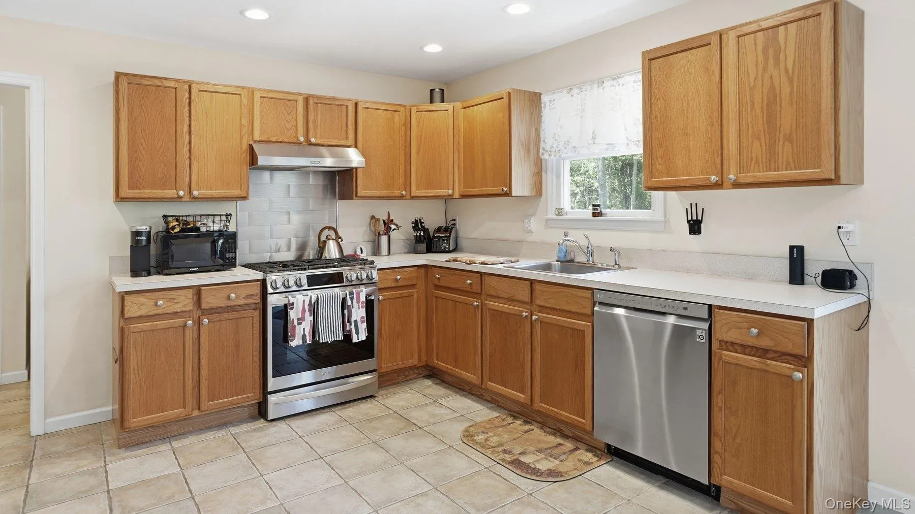 6 Bay Run, Riverhead, NY, 4 Bedrooms Bedrooms, 9 Rooms Rooms,3 BathroomsBathrooms,Residential Lease,For Rent,Bay Run,0,993283 6 Bay Run, Riverhead, NY, 4 Bedrooms Bedrooms, 9 Rooms Rooms,3 BathroomsBathrooms,Residential Lease,For Rent,Bay Run,0,993283