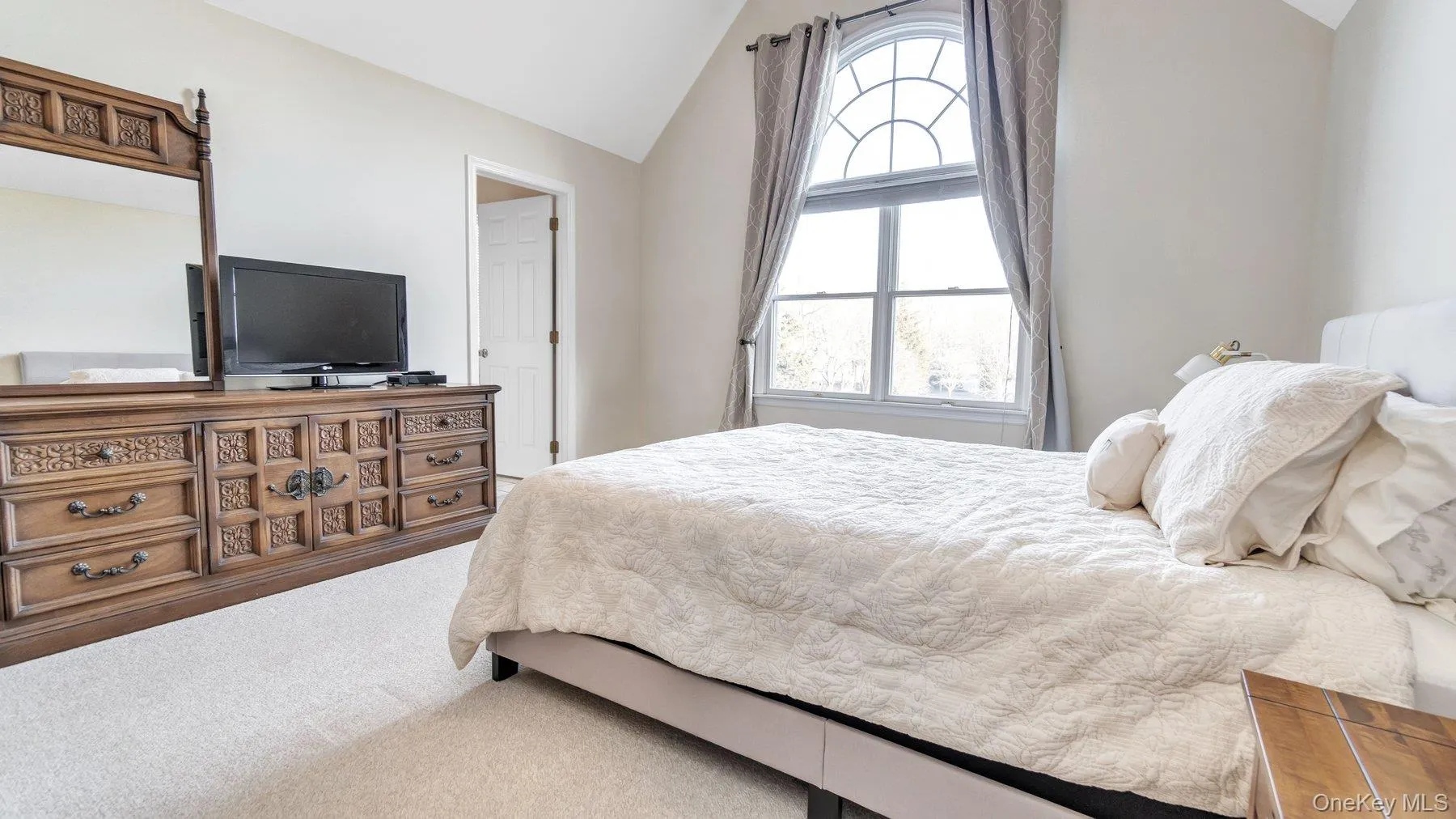 6 Bay Run, Riverhead, NY, 4 Bedrooms Bedrooms, 9 Rooms Rooms,3 BathroomsBathrooms,Residential Lease,For Rent,Bay Run,0,993283 6 Bay Run, Riverhead, NY, 4 Bedrooms Bedrooms, 9 Rooms Rooms,3 BathroomsBathrooms,Residential Lease,For Rent,Bay Run,0,993283