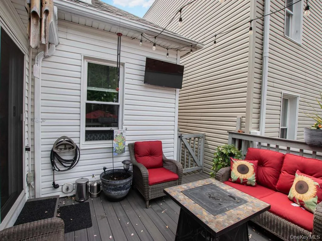 Outdoor entertainment with TV hook up Outdoor entertainment with TV hook up