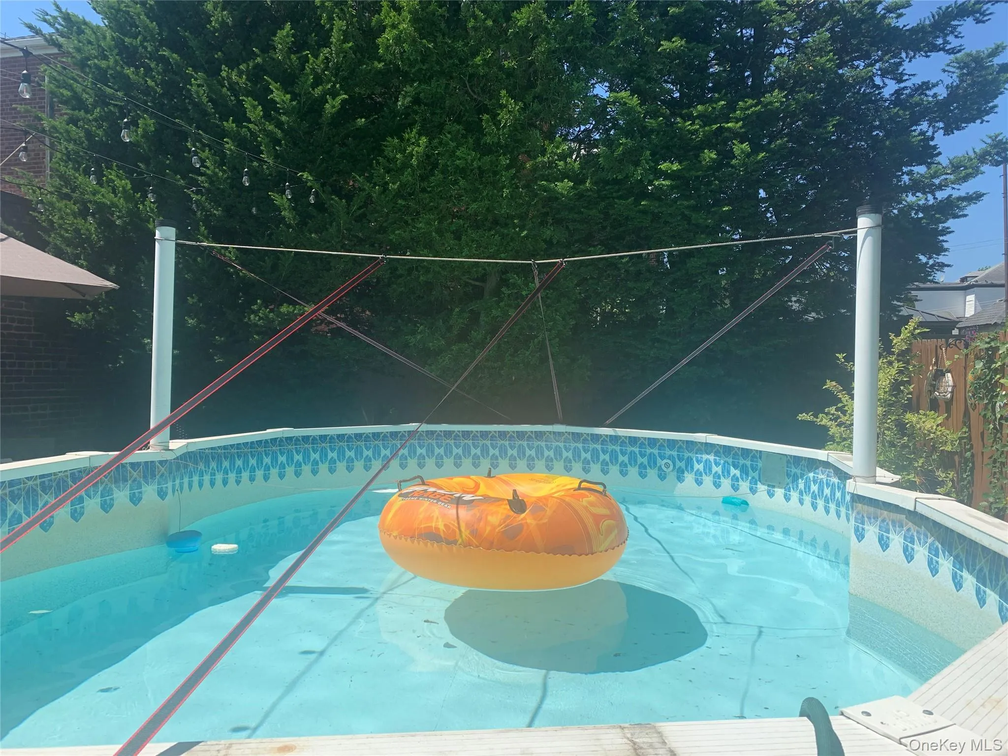 Above ground swimming pool Above ground swimming pool