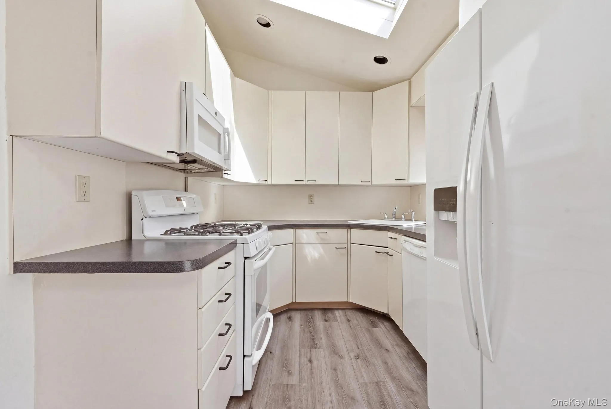 683 Broadway, Islip, NY, 4 Bedrooms Bedrooms, 6 Rooms Rooms,2 BathroomsBathrooms,Residential,For Rent,Broadway,0,993310 683 Broadway, Islip, NY, 4 Bedrooms Bedrooms, 6 Rooms Rooms,2 BathroomsBathrooms,Residential,For Rent,Broadway,0,993310