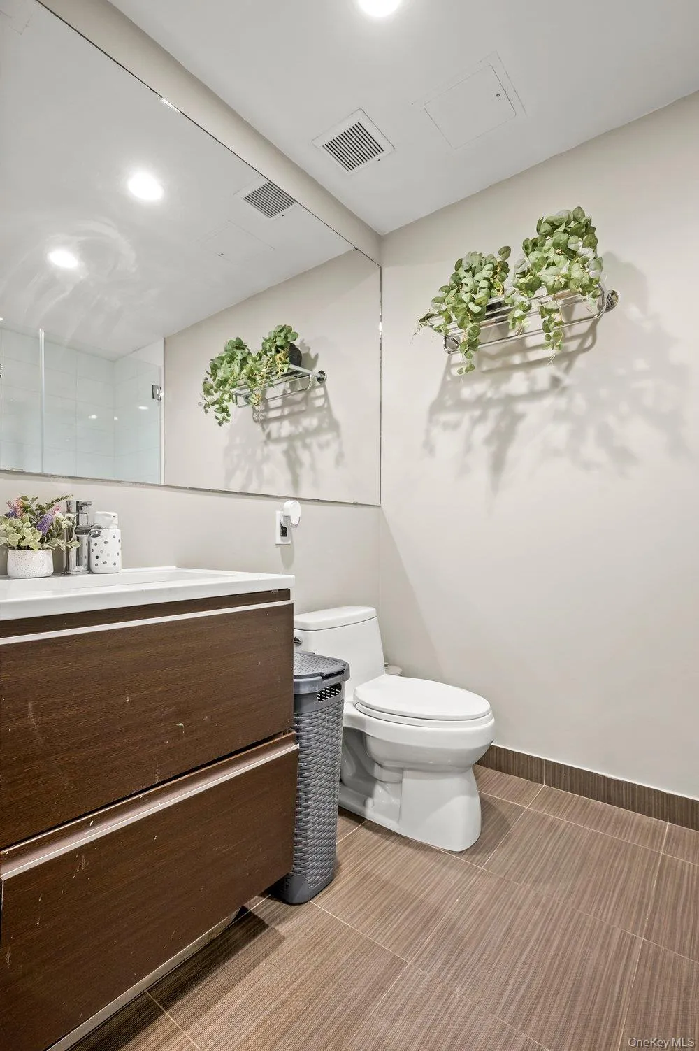 226 50th Avenue, New York, NY, 3 Bedrooms Bedrooms, 6 Rooms Rooms,2 BathroomsBathrooms,Residential,For Rent,50th,0,993331 226 50th Avenue, New York, NY, 3 Bedrooms Bedrooms, 6 Rooms Rooms,2 BathroomsBathrooms,Residential,For Rent,50th,0,993331