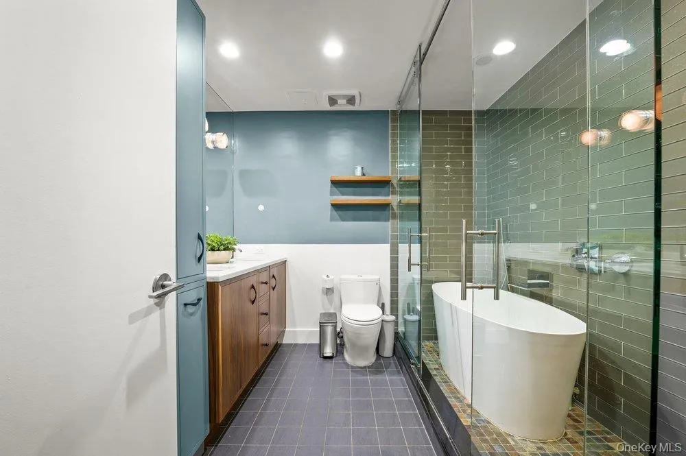 226 50th Avenue, New York, NY, 3 Bedrooms Bedrooms, 6 Rooms Rooms,2 BathroomsBathrooms,Residential,For Rent,50th,0,993331 226 50th Avenue, New York, NY, 3 Bedrooms Bedrooms, 6 Rooms Rooms,2 BathroomsBathrooms,Residential,For Rent,50th,0,993331