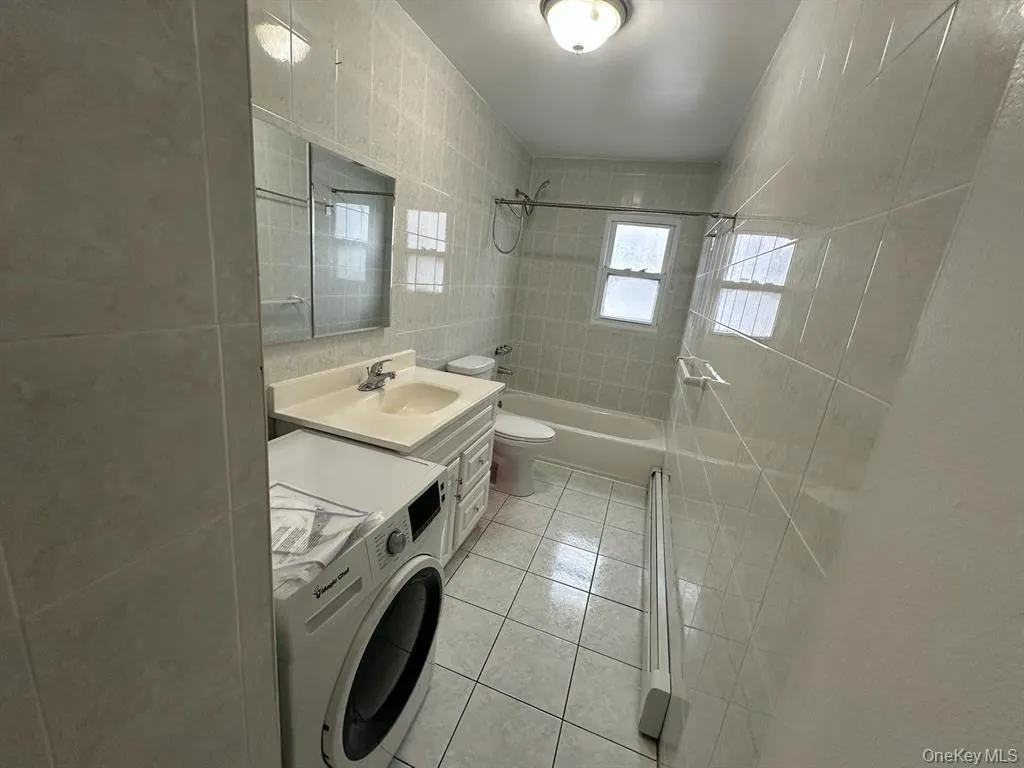 2610 203rd Street, New York, NY, 3 Bedrooms Bedrooms, 5 Rooms Rooms,2 BathroomsBathrooms,Residential Lease,For Rent,203rd,0,993342 2610 203rd Street, New York, NY, 3 Bedrooms Bedrooms, 5 Rooms Rooms,2 BathroomsBathrooms,Residential Lease,For Rent,203rd,0,993342