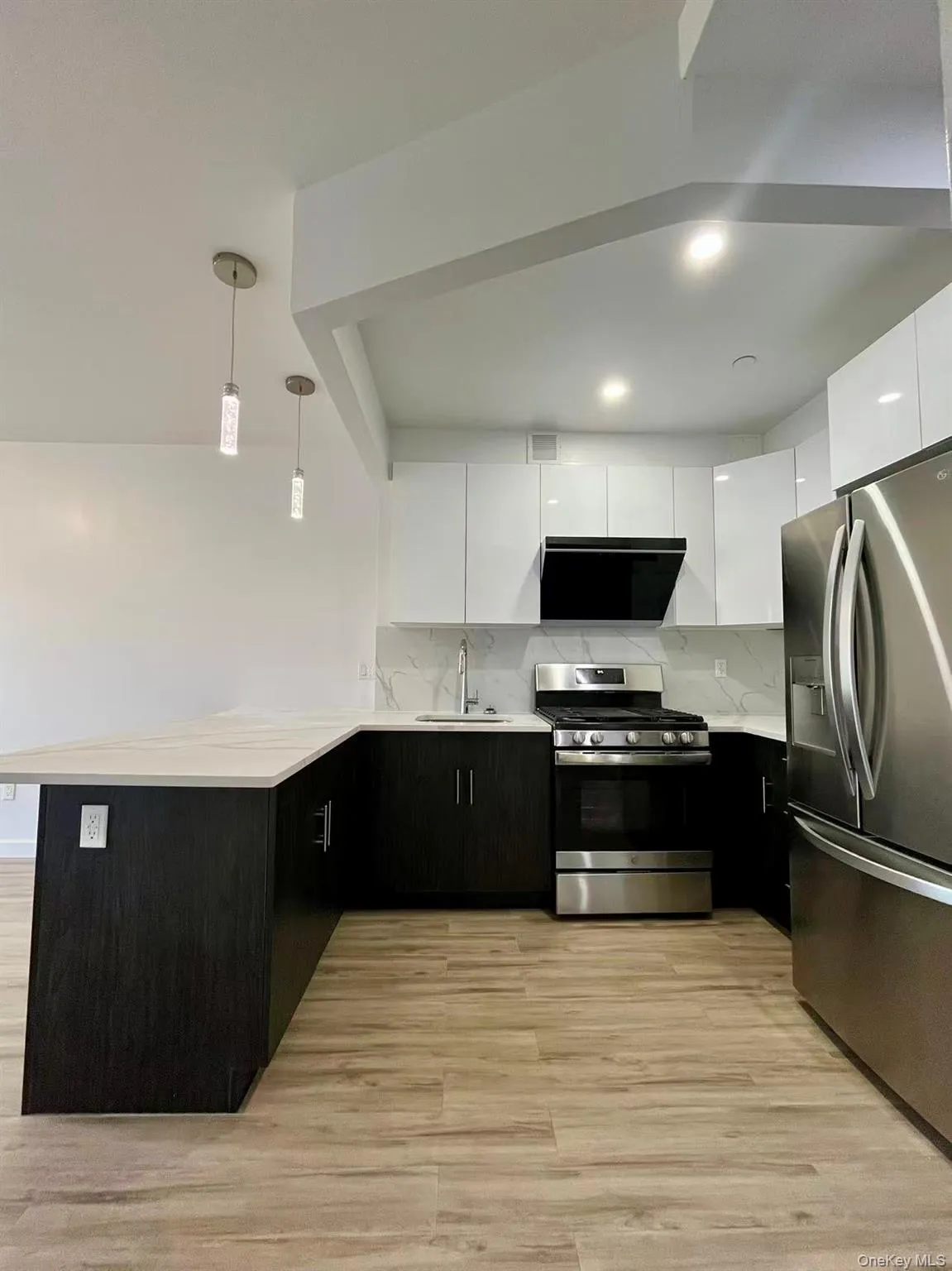 7065 Queens Boulevard, New York, NY, 1 Bedroom Bedrooms, 3 Rooms Rooms,1 BathroomBathrooms,Residential,For Rent,Queens,0,993344 7065 Queens Boulevard, New York, NY, 1 Bedroom Bedrooms, 3 Rooms Rooms,1 BathroomBathrooms,Residential,For Rent,Queens,0,993344