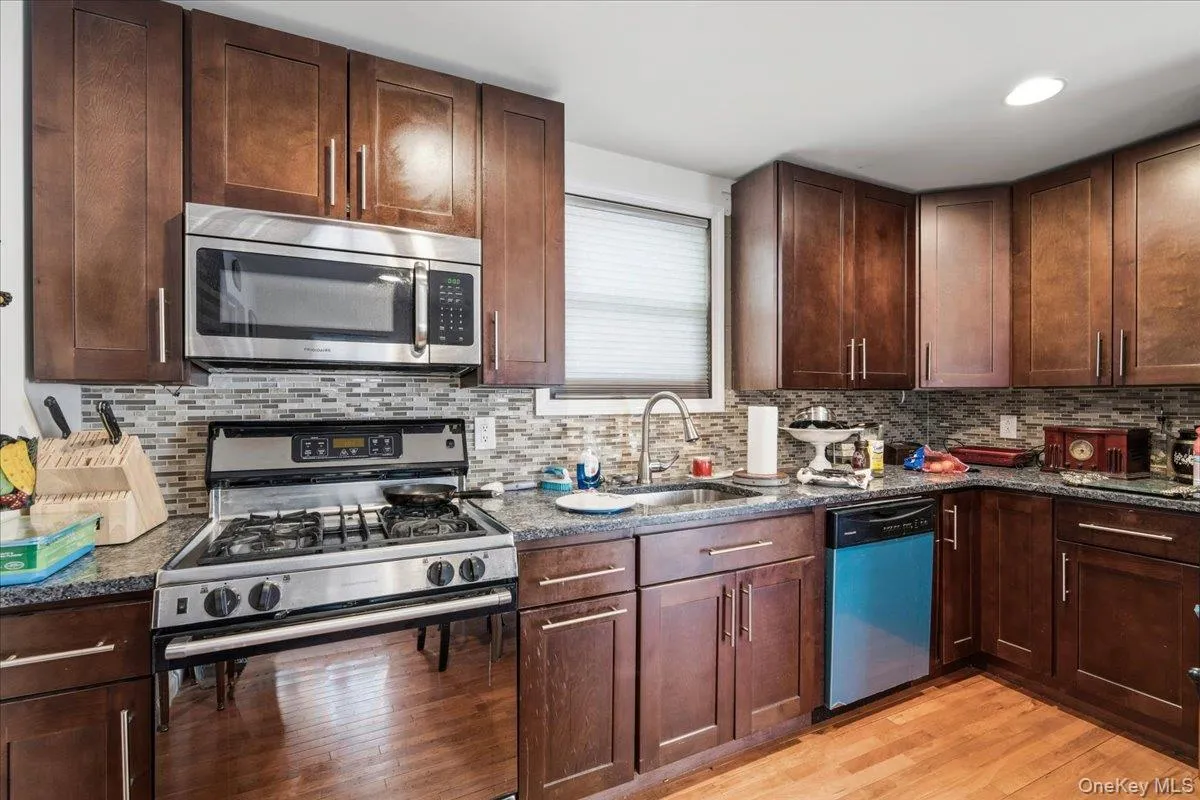 10216 164th Road, New York, NY, 5 Bedrooms Bedrooms, 9 Rooms Rooms,2 BathroomsBathrooms,Residential,For Rent,164th,0,993357 10216 164th Road, New York, NY, 5 Bedrooms Bedrooms, 9 Rooms Rooms,2 BathroomsBathrooms,Residential,For Rent,164th,0,993357