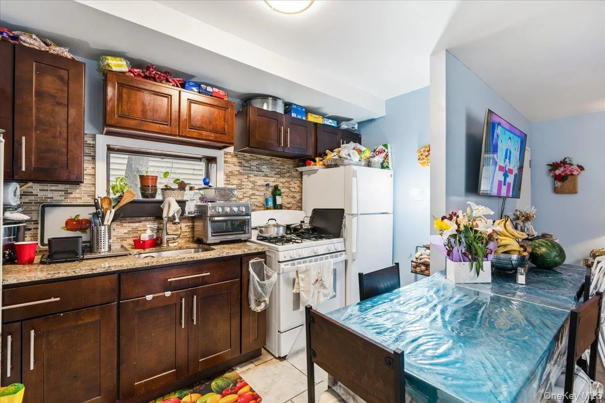 10216 164th Road, New York, NY, 5 Bedrooms Bedrooms, 9 Rooms Rooms,2 BathroomsBathrooms,Residential,For Rent,164th,0,993357 10216 164th Road, New York, NY, 5 Bedrooms Bedrooms, 9 Rooms Rooms,2 BathroomsBathrooms,Residential,For Rent,164th,0,993357