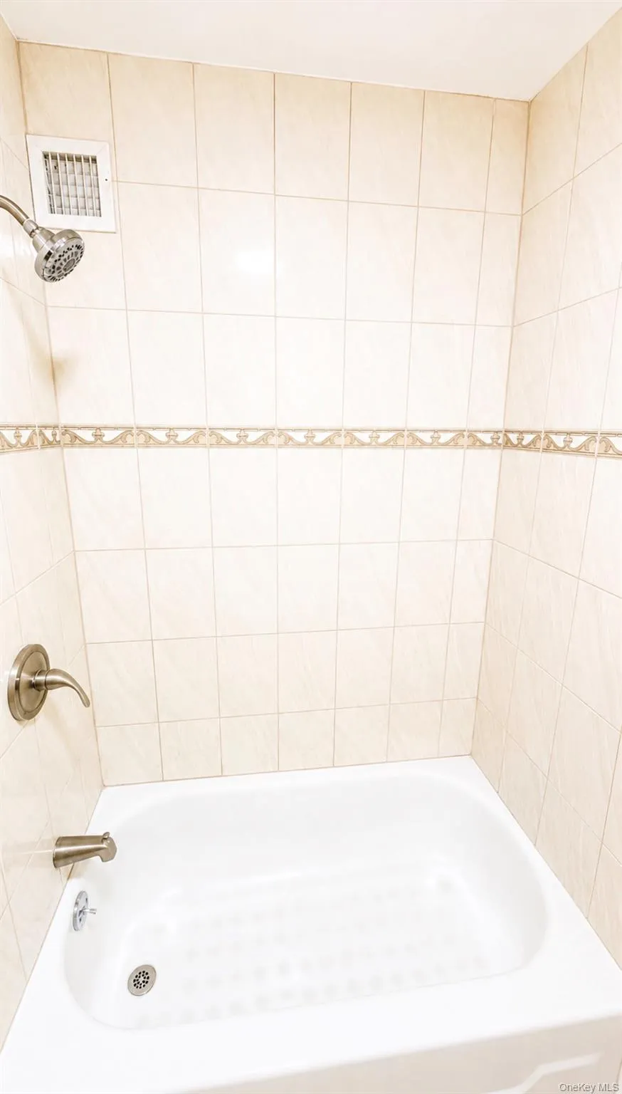 404 Logan Street, New York, NY, 3 Bedrooms Bedrooms, 7 Rooms Rooms,1 BathroomBathrooms,Residential Lease,For Rent,Logan,0,993375 404 Logan Street, New York, NY, 3 Bedrooms Bedrooms, 7 Rooms Rooms,1 BathroomBathrooms,Residential Lease,For Rent,Logan,0,993375