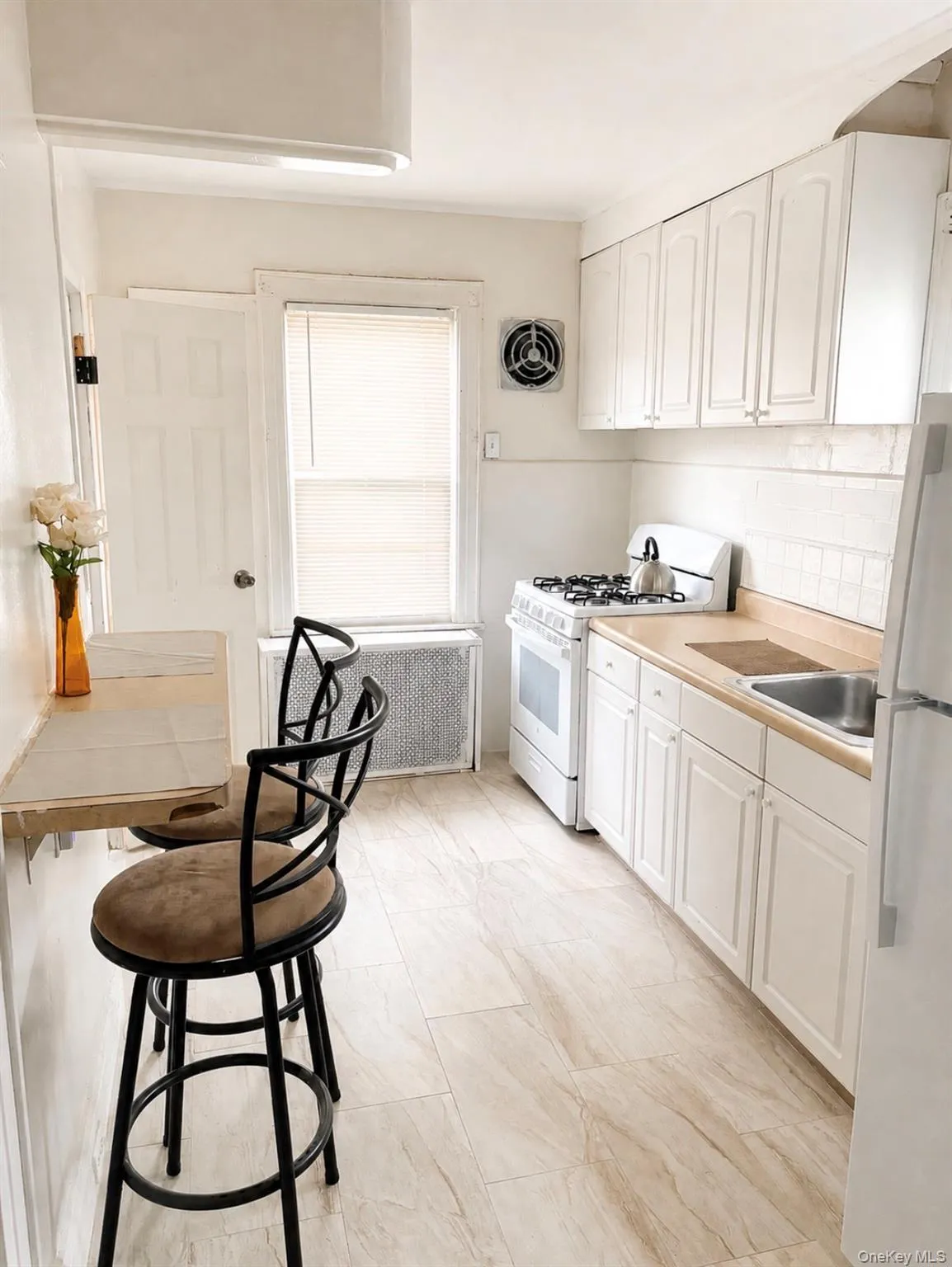 24111 143rd Avenue, New York, NY, 2 Bedrooms Bedrooms, 5 Rooms Rooms,1 BathroomBathrooms,Residential Lease,For Rent,143rd,0,993380 24111 143rd Avenue, New York, NY, 2 Bedrooms Bedrooms, 5 Rooms Rooms,1 BathroomBathrooms,Residential Lease,For Rent,143rd,0,993380