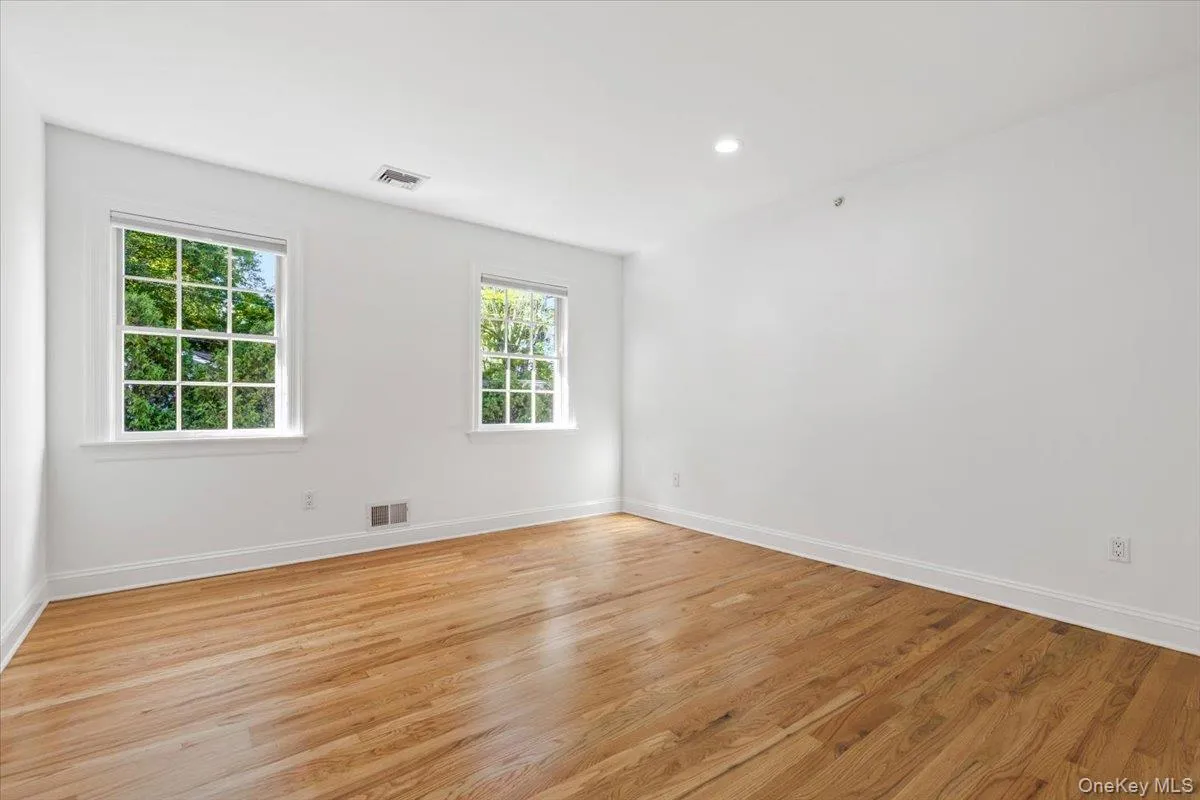 2 Saunders Street, Greenburgh, NY, 4 Bedrooms Bedrooms, 13 Rooms Rooms,3 BathroomsBathrooms,Residential,For Rent,Saunders,0,993414 2 Saunders Street, Greenburgh, NY, 4 Bedrooms Bedrooms, 13 Rooms Rooms,3 BathroomsBathrooms,Residential,For Rent,Saunders,0,993414