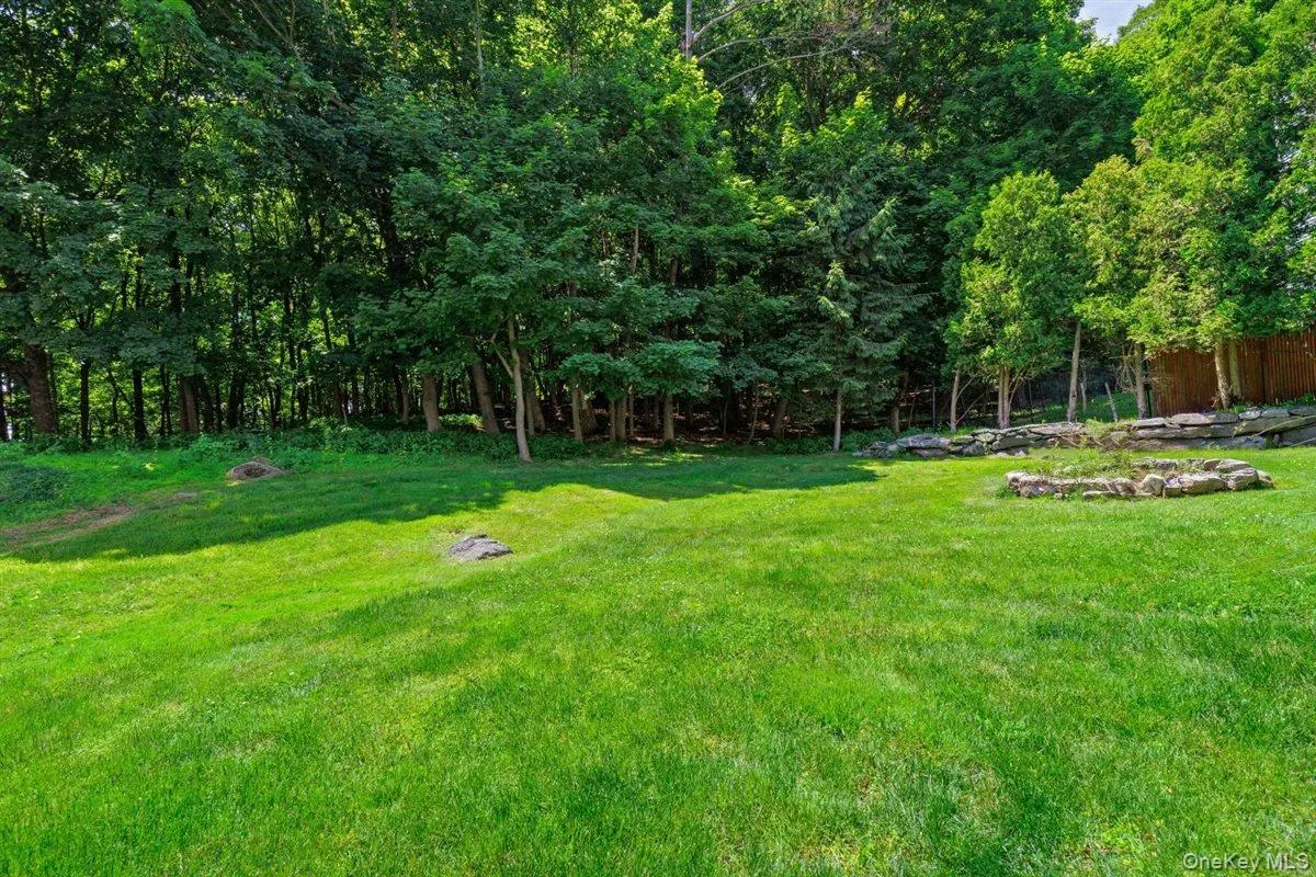 2 Saunders Street, Greenburgh, NY, 4 Bedrooms Bedrooms, 13 Rooms Rooms,3 BathroomsBathrooms,Residential,For Rent,Saunders,0,993414 2 Saunders Street, Greenburgh, NY, 4 Bedrooms Bedrooms, 13 Rooms Rooms,3 BathroomsBathrooms,Residential,For Rent,Saunders,0,993414