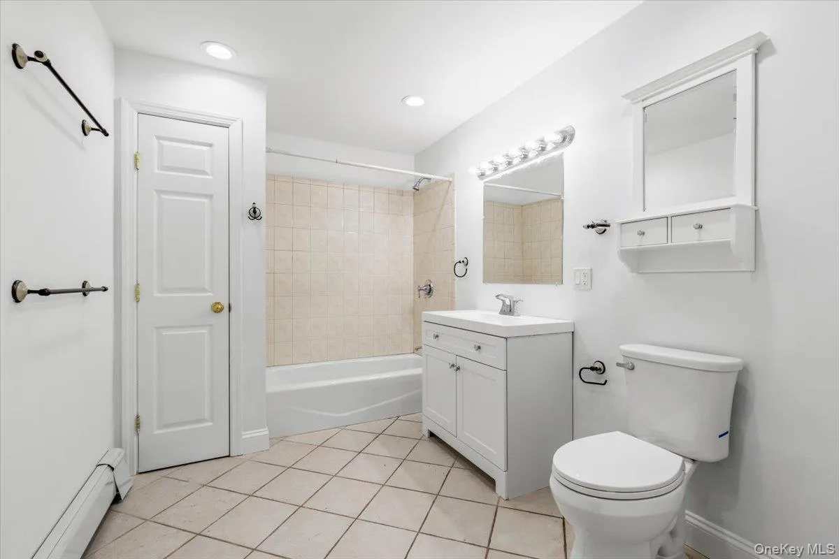 2 Saunders Street, Greenburgh, NY, 4 Bedrooms Bedrooms, 13 Rooms Rooms,3 BathroomsBathrooms,Residential,For Rent,Saunders,0,993414 2 Saunders Street, Greenburgh, NY, 4 Bedrooms Bedrooms, 13 Rooms Rooms,3 BathroomsBathrooms,Residential,For Rent,Saunders,0,993414