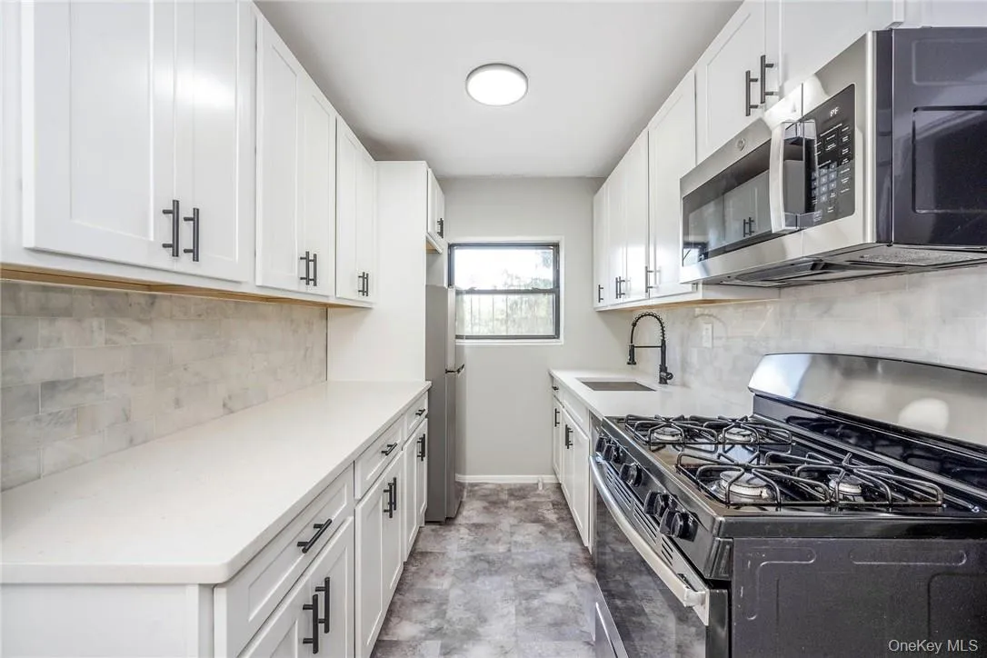 Updated Kitchen W/Quartz Countertops & Stainless Steel Appliances Updated Kitchen W/Quartz Countertops & Stainless Steel Appliances