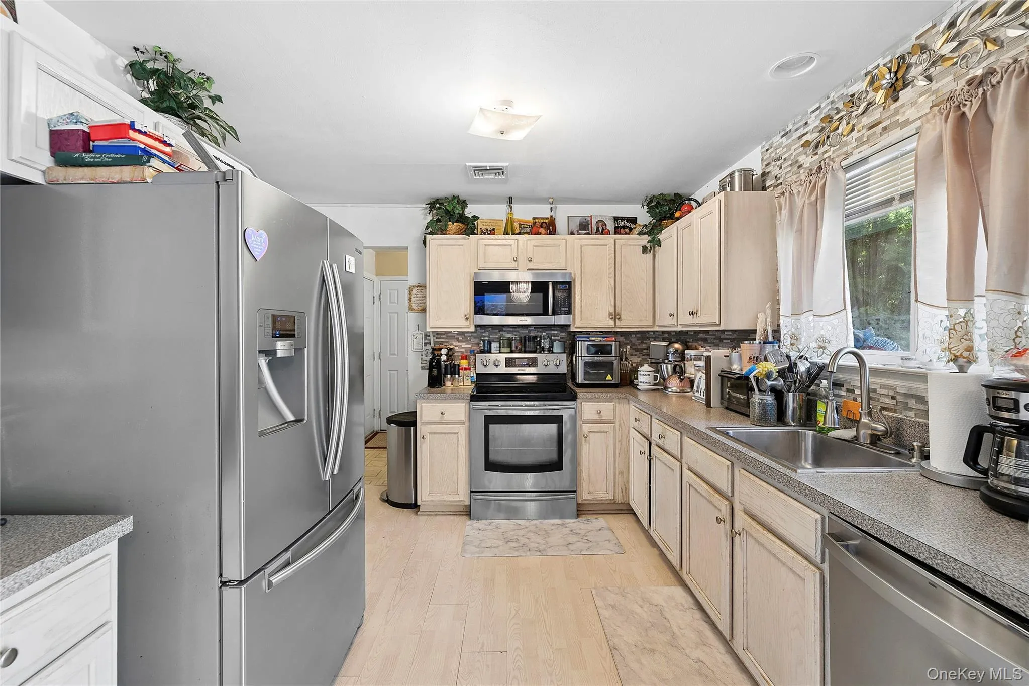 16 Winterberry Drive, Brookhaven, NY, 3 Bedrooms Bedrooms, 8 Rooms Rooms,2 BathroomsBathrooms,Residential,For Rent,Winterberry,0,993470 16 Winterberry Drive, Brookhaven, NY, 3 Bedrooms Bedrooms, 8 Rooms Rooms,2 BathroomsBathrooms,Residential,For Rent,Winterberry,0,993470