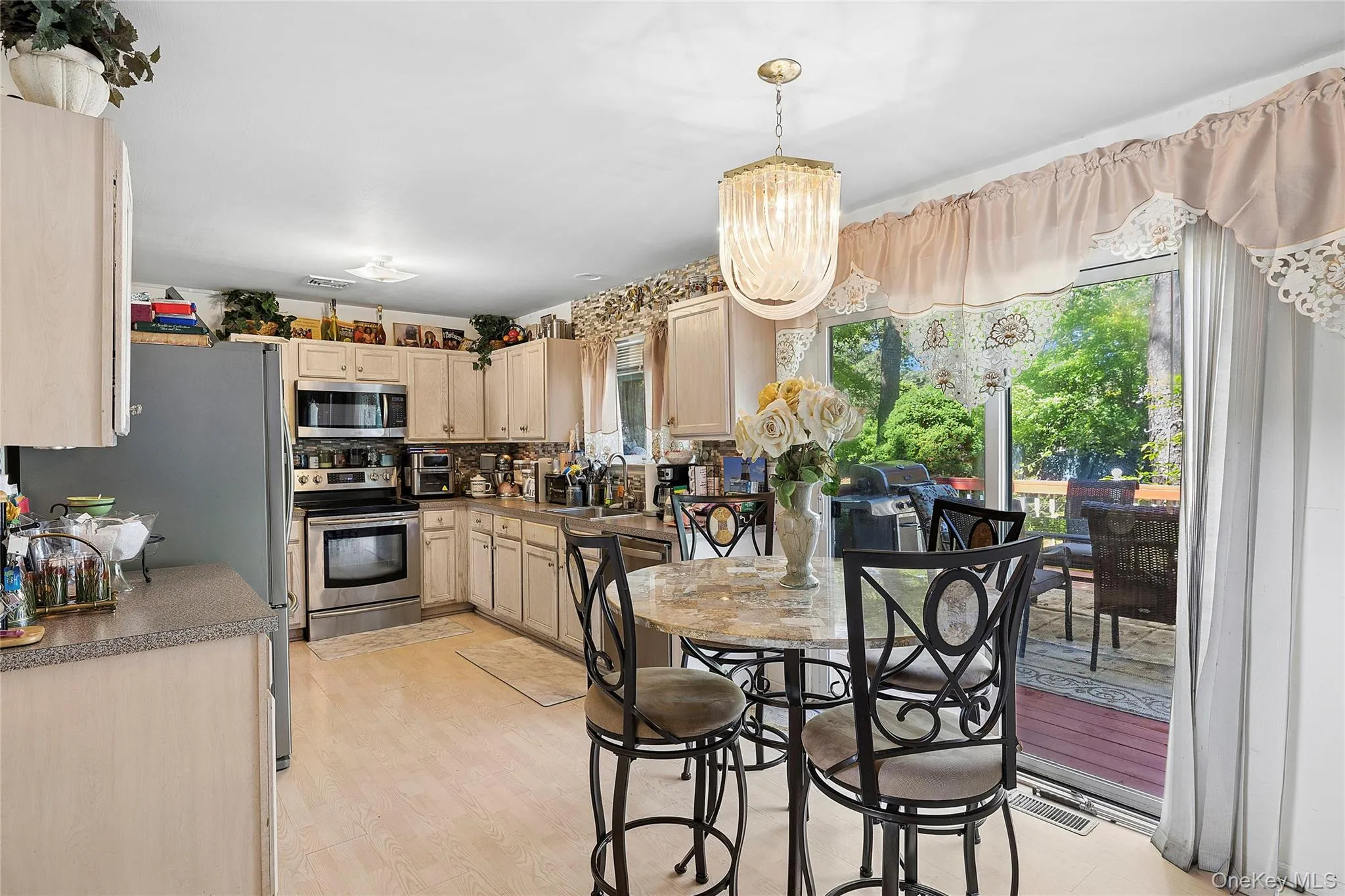 16 Winterberry Drive, Brookhaven, NY, 3 Bedrooms Bedrooms, 8 Rooms Rooms,2 BathroomsBathrooms,Residential,For Rent,Winterberry,0,993470 16 Winterberry Drive, Brookhaven, NY, 3 Bedrooms Bedrooms, 8 Rooms Rooms,2 BathroomsBathrooms,Residential,For Rent,Winterberry,0,993470