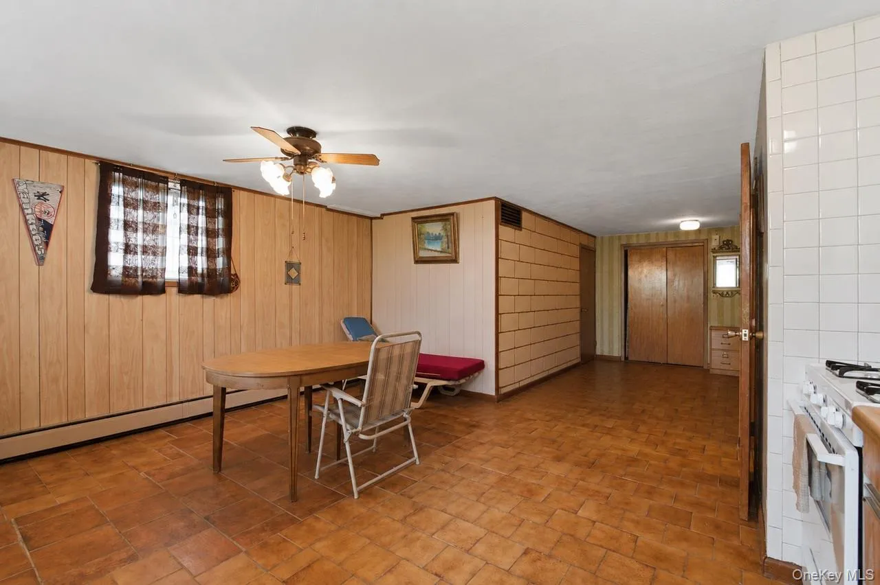 1056 Swinton Avenue, New York, NY, 3 Bedrooms Bedrooms, 6 Rooms Rooms,2 BathroomsBathrooms,Residential,For Rent,Swinton,0,993471 1056 Swinton Avenue, New York, NY, 3 Bedrooms Bedrooms, 6 Rooms Rooms,2 BathroomsBathrooms,Residential,For Rent,Swinton,0,993471