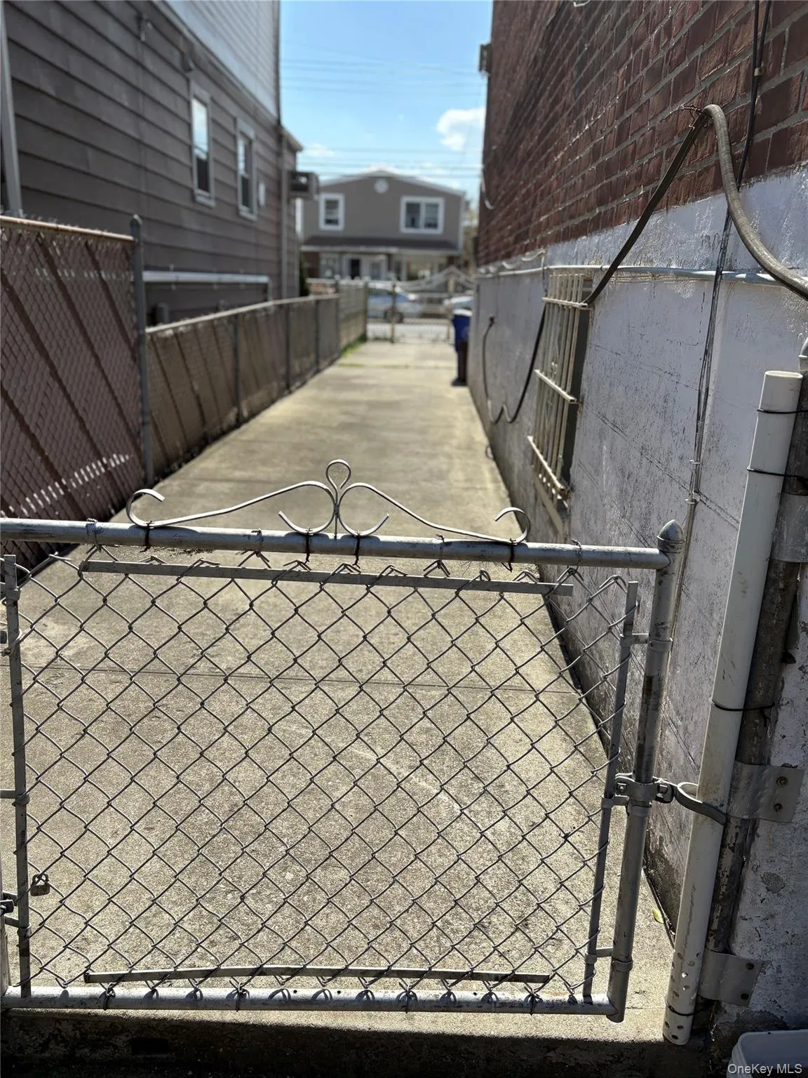 Driveway - fits multiple vehicles. Driveway - fits multiple vehicles.
