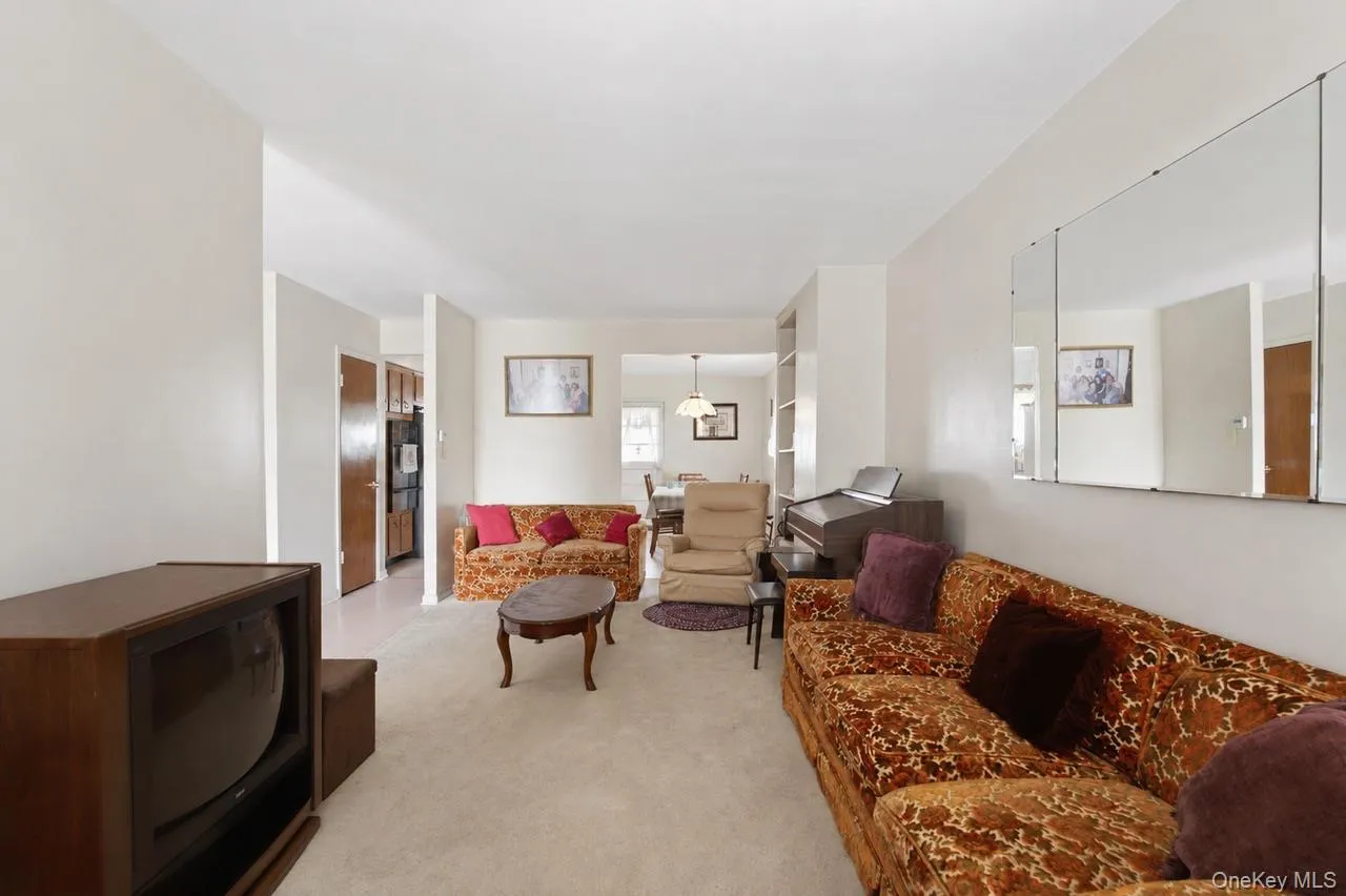 1056 Swinton Avenue, New York, NY, 3 Bedrooms Bedrooms, 6 Rooms Rooms,2 BathroomsBathrooms,Residential,For Rent,Swinton,0,993471 1056 Swinton Avenue, New York, NY, 3 Bedrooms Bedrooms, 6 Rooms Rooms,2 BathroomsBathrooms,Residential,For Rent,Swinton,0,993471