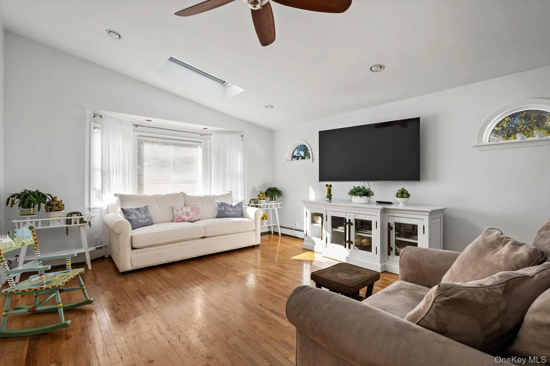 61 Drexel Avenue, North Hempstead, NY, 5 Bedrooms Bedrooms, 11 Rooms Rooms,3 BathroomsBathrooms,Residential,For Rent,Drexel,0,993474 61 Drexel Avenue, North Hempstead, NY, 5 Bedrooms Bedrooms, 11 Rooms Rooms,3 BathroomsBathrooms,Residential,For Rent,Drexel,0,993474
