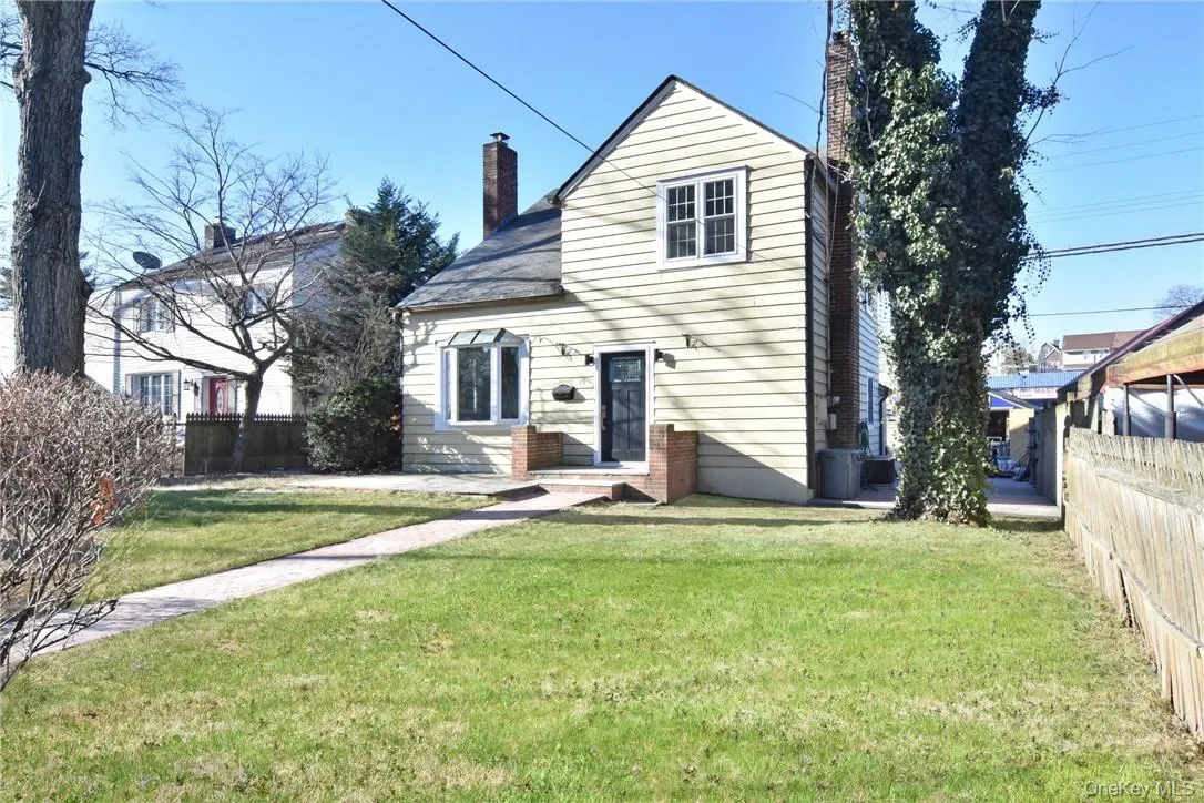 19 Longmeadow Road, Yonkers, NY, 3 Bedrooms Bedrooms, 8 Rooms Rooms,1 BathroomBathrooms,Residential Lease,For Rent,Longmeadow,0,993510 19 Longmeadow Road, Yonkers, NY, 3 Bedrooms Bedrooms, 8 Rooms Rooms,1 BathroomBathrooms,Residential Lease,For Rent,Longmeadow,0,993510