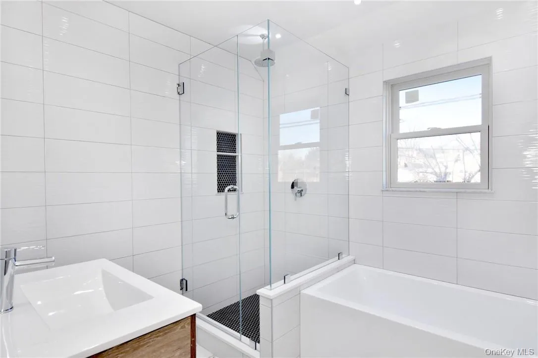 19 Longmeadow Road, Yonkers, NY, 3 Bedrooms Bedrooms, 8 Rooms Rooms,1 BathroomBathrooms,Residential Lease,For Rent,Longmeadow,0,993510 19 Longmeadow Road, Yonkers, NY, 3 Bedrooms Bedrooms, 8 Rooms Rooms,1 BathroomBathrooms,Residential Lease,For Rent,Longmeadow,0,993510