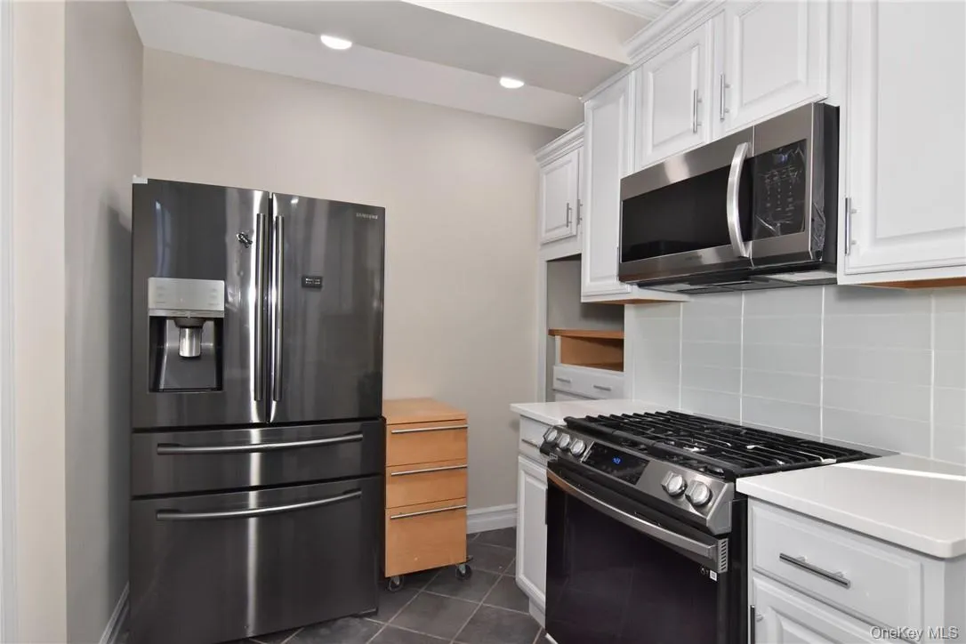 19 Longmeadow Road, Yonkers, NY, 3 Bedrooms Bedrooms, 8 Rooms Rooms,1 BathroomBathrooms,Residential Lease,For Rent,Longmeadow,0,993510 19 Longmeadow Road, Yonkers, NY, 3 Bedrooms Bedrooms, 8 Rooms Rooms,1 BathroomBathrooms,Residential Lease,For Rent,Longmeadow,0,993510
