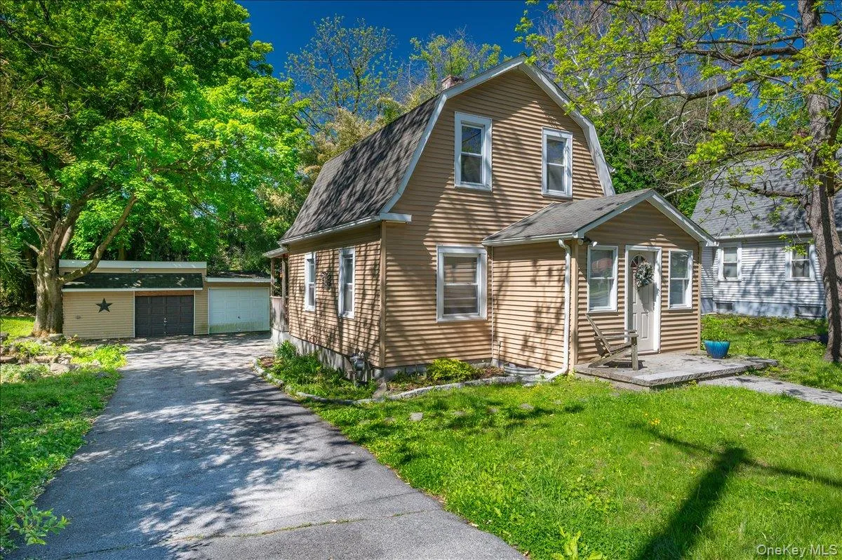 169 Dupont Avenue, Newburgh (city), NY, 2 Bedrooms Bedrooms, 5 Rooms Rooms,1 BathroomBathrooms,Residential,For Rent,Dupont,0,993531 169 Dupont Avenue, Newburgh (city), NY, 2 Bedrooms Bedrooms, 5 Rooms Rooms,1 BathroomBathrooms,Residential,For Rent,Dupont,0,993531