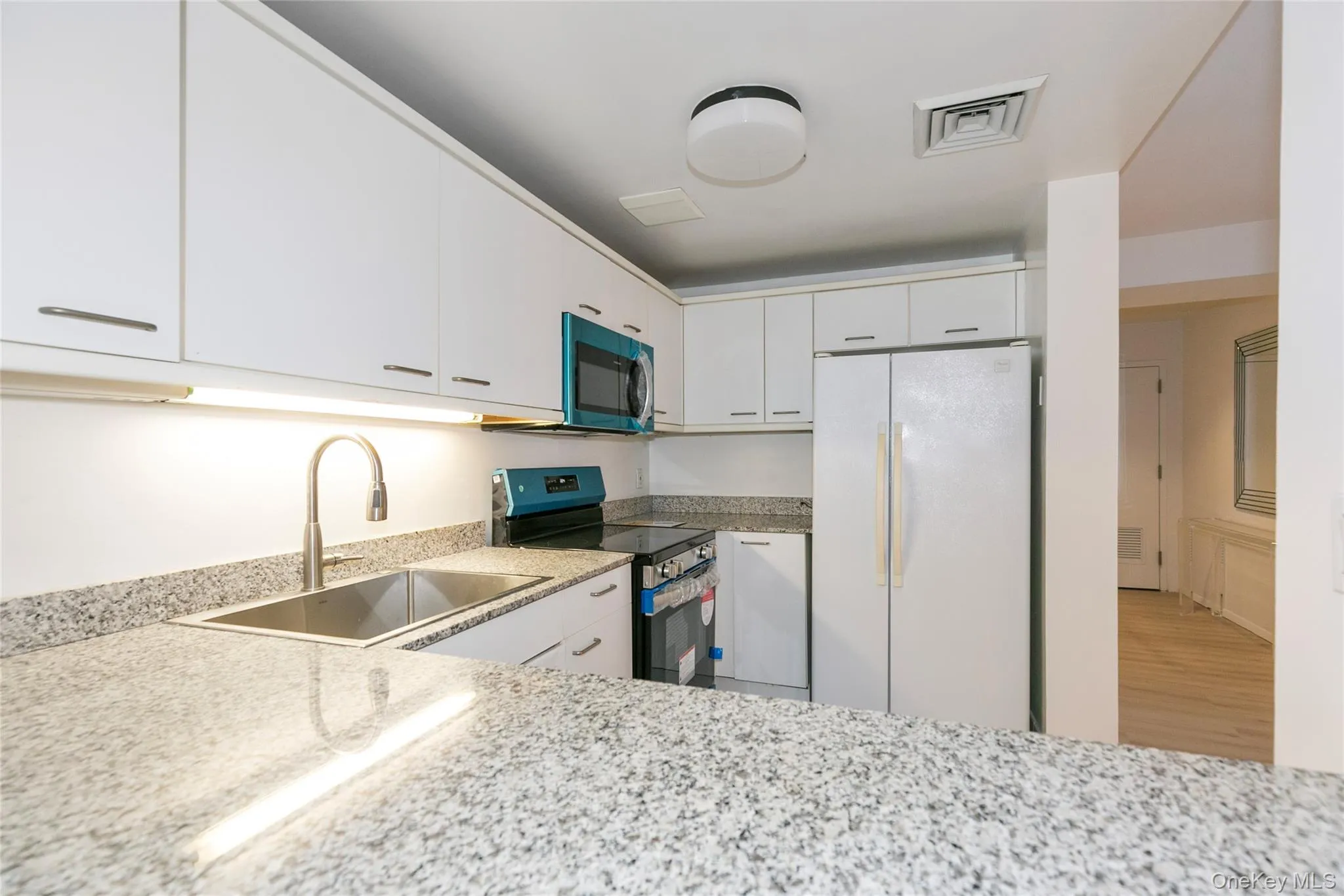 100 Cuttermill Road, North Hempstead, NY, 2 Bedrooms Bedrooms, 6 Rooms Rooms,2 BathroomsBathrooms,Residential Lease,For Rent,Cuttermill,0,993553 100 Cuttermill Road, North Hempstead, NY, 2 Bedrooms Bedrooms, 6 Rooms Rooms,2 BathroomsBathrooms,Residential Lease,For Rent,Cuttermill,0,993553