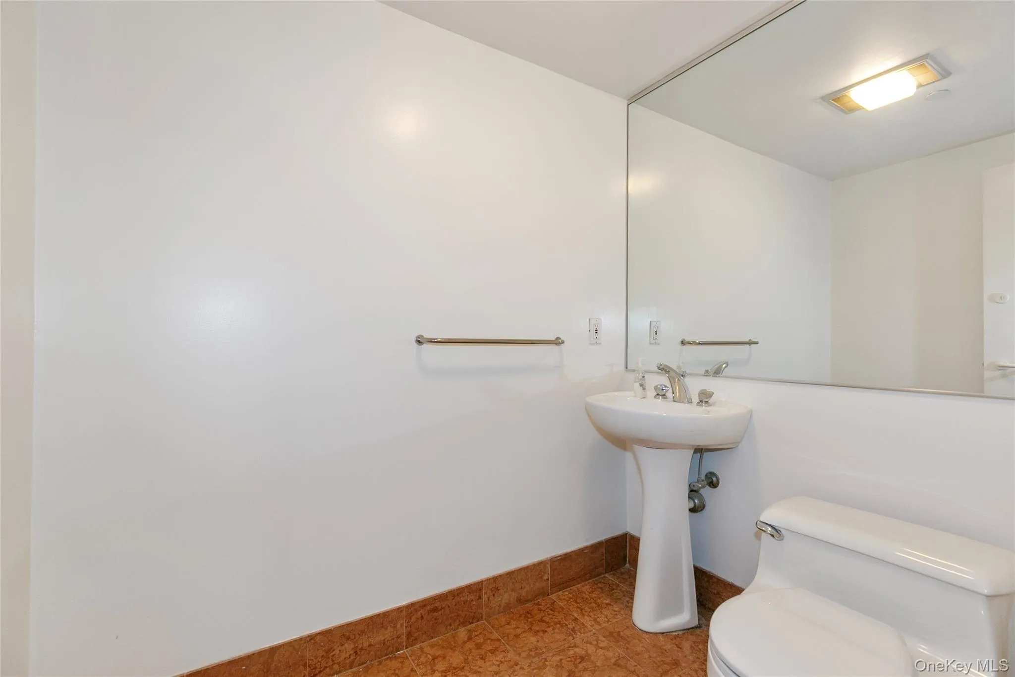 100 Cuttermill Road, North Hempstead, NY, 2 Bedrooms Bedrooms, 6 Rooms Rooms,2 BathroomsBathrooms,Residential Lease,For Rent,Cuttermill,0,993553 100 Cuttermill Road, North Hempstead, NY, 2 Bedrooms Bedrooms, 6 Rooms Rooms,2 BathroomsBathrooms,Residential Lease,For Rent,Cuttermill,0,993553