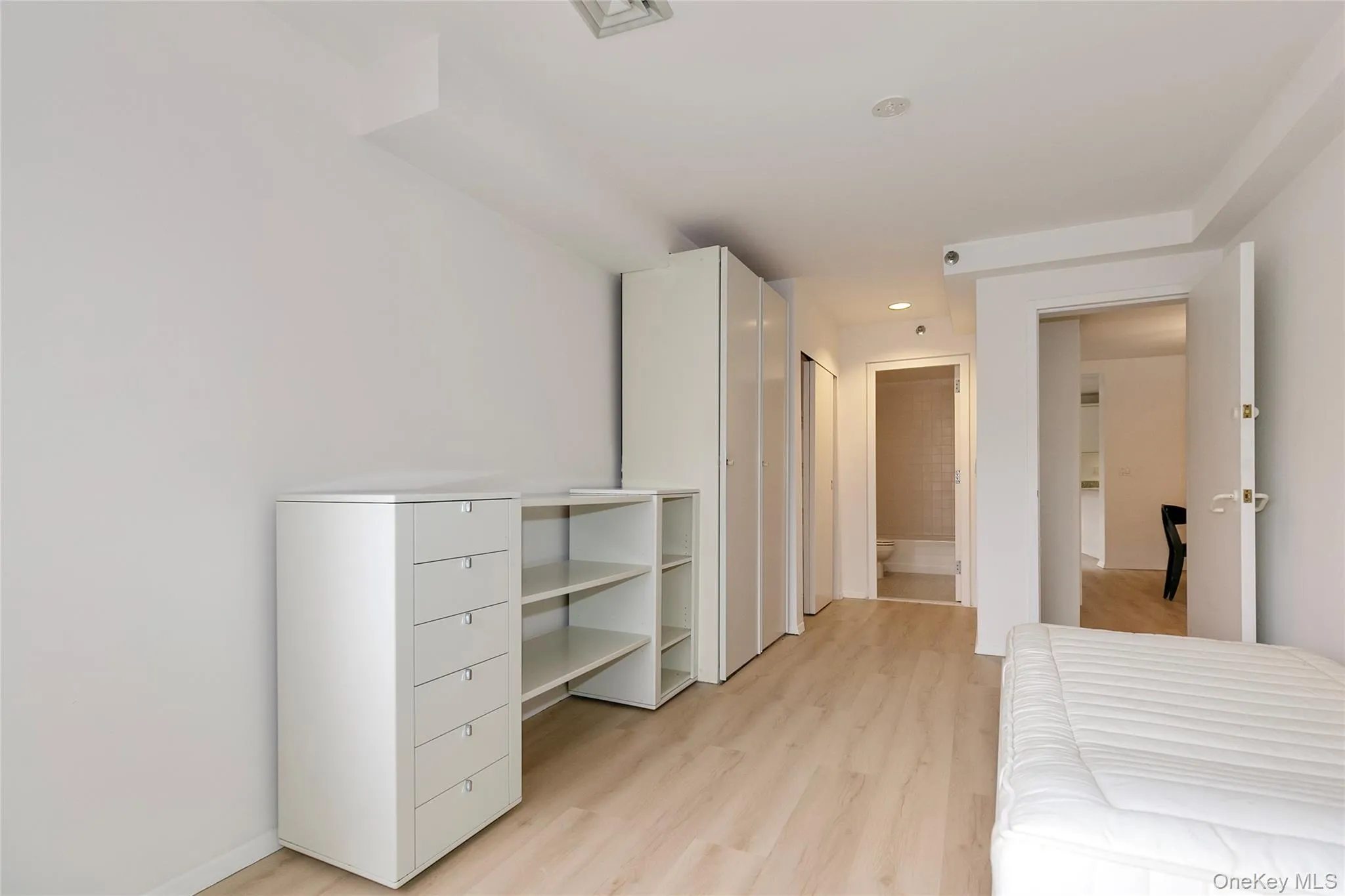 100 Cuttermill Road, North Hempstead, NY, 2 Bedrooms Bedrooms, 6 Rooms Rooms,2 BathroomsBathrooms,Residential Lease,For Rent,Cuttermill,0,993553 100 Cuttermill Road, North Hempstead, NY, 2 Bedrooms Bedrooms, 6 Rooms Rooms,2 BathroomsBathrooms,Residential Lease,For Rent,Cuttermill,0,993553