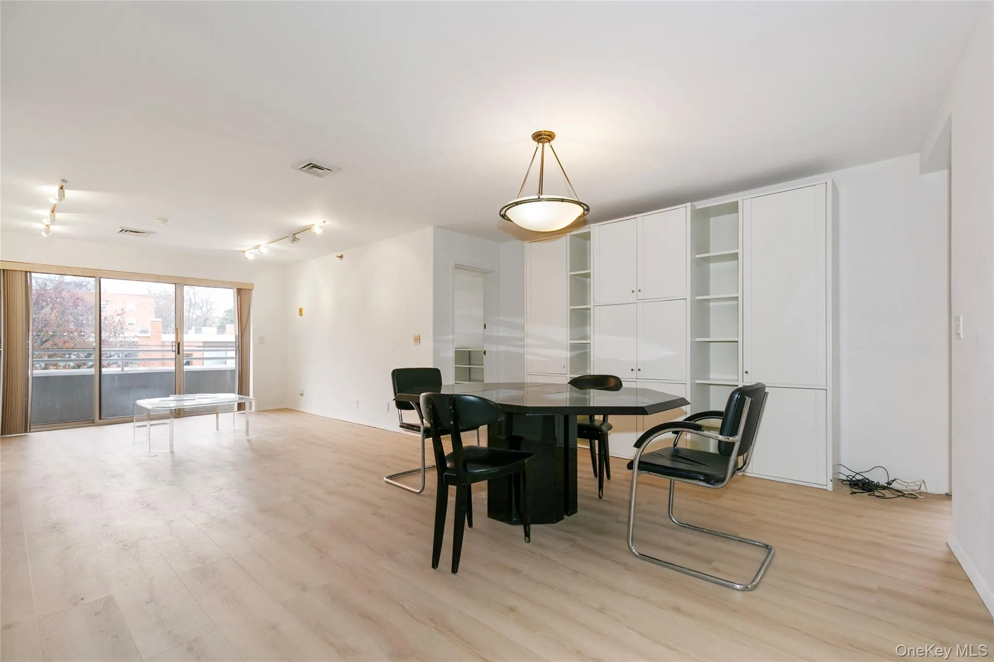 100 Cuttermill Road, North Hempstead, NY, 2 Bedrooms Bedrooms, 6 Rooms Rooms,2 BathroomsBathrooms,Residential Lease,For Rent,Cuttermill,0,993553 100 Cuttermill Road, North Hempstead, NY, 2 Bedrooms Bedrooms, 6 Rooms Rooms,2 BathroomsBathrooms,Residential Lease,For Rent,Cuttermill,0,993553