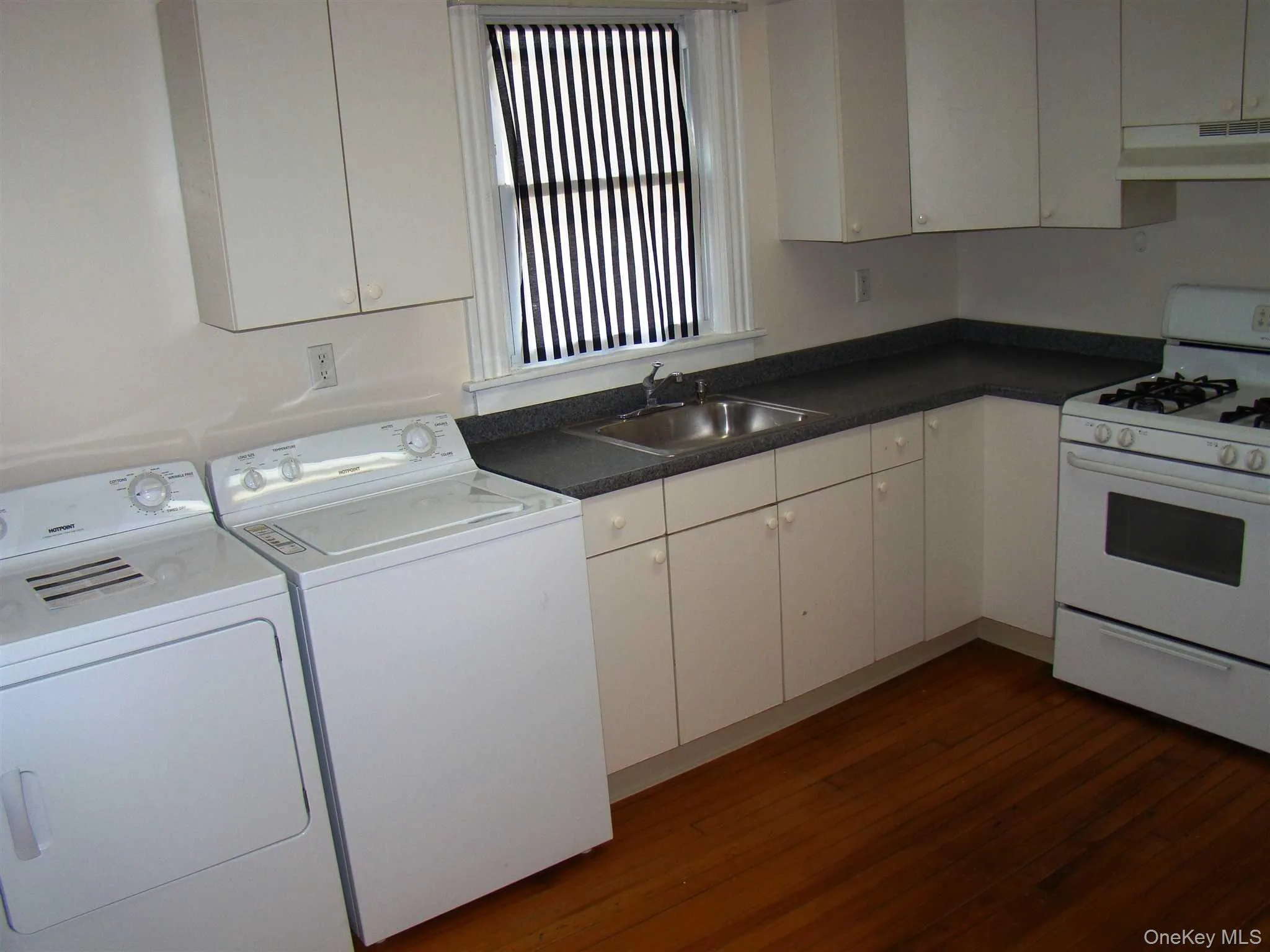 10 Worrall Avenue, Poughkeepsie, NY, 2 Bedrooms Bedrooms, 5 Rooms Rooms,1 BathroomBathrooms,Residential Lease,For Rent,Worrall,0,993554 10 Worrall Avenue, Poughkeepsie, NY, 2 Bedrooms Bedrooms, 5 Rooms Rooms,1 BathroomBathrooms,Residential Lease,For Rent,Worrall,0,993554