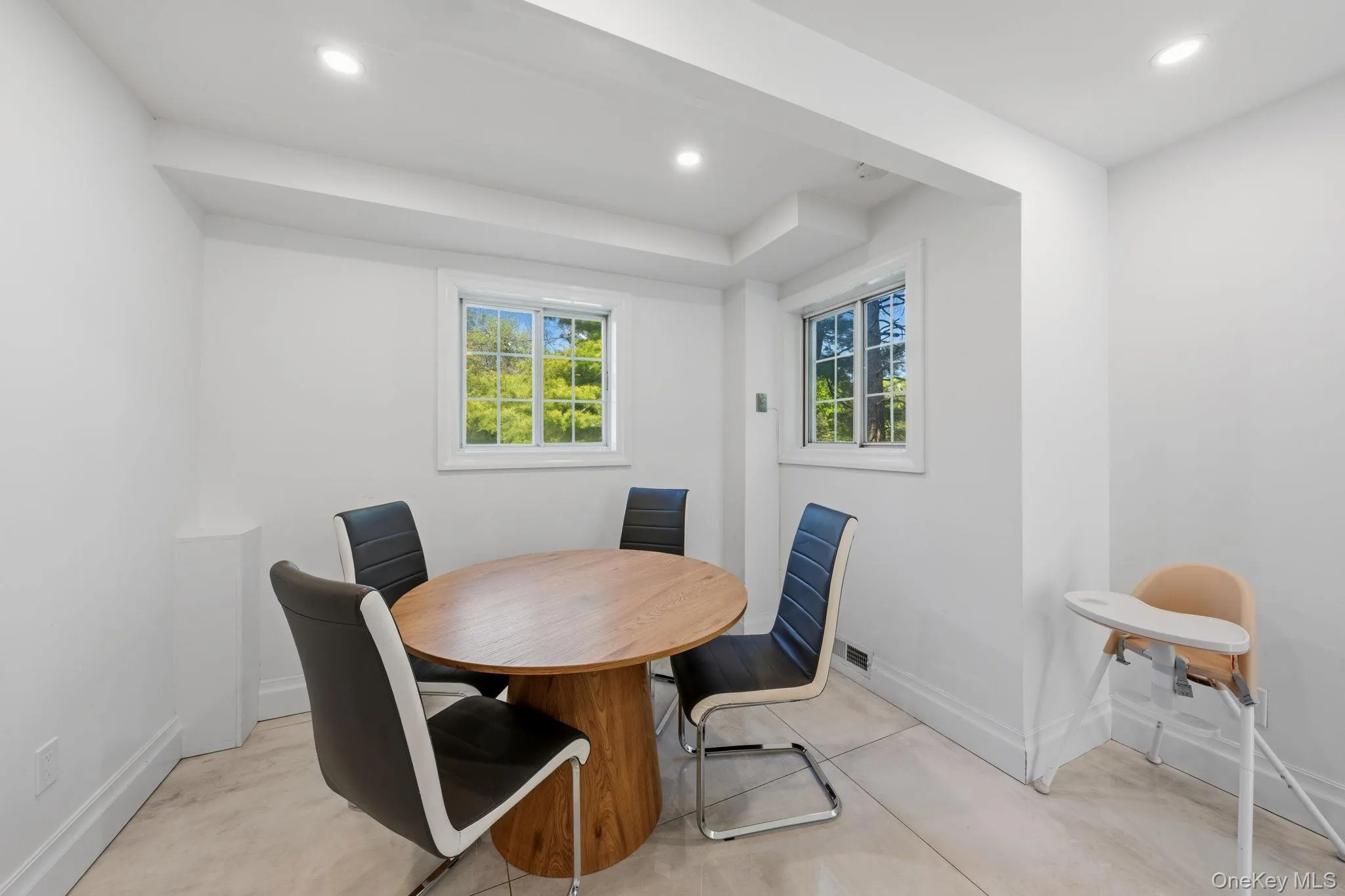 4 Arrowhead Lane, Ramapo, NY, 5 Bedrooms Bedrooms, 9 Rooms Rooms,3 BathroomsBathrooms,Residential,For Rent,Arrowhead,0,993555 4 Arrowhead Lane, Ramapo, NY, 5 Bedrooms Bedrooms, 9 Rooms Rooms,3 BathroomsBathrooms,Residential,For Rent,Arrowhead,0,993555