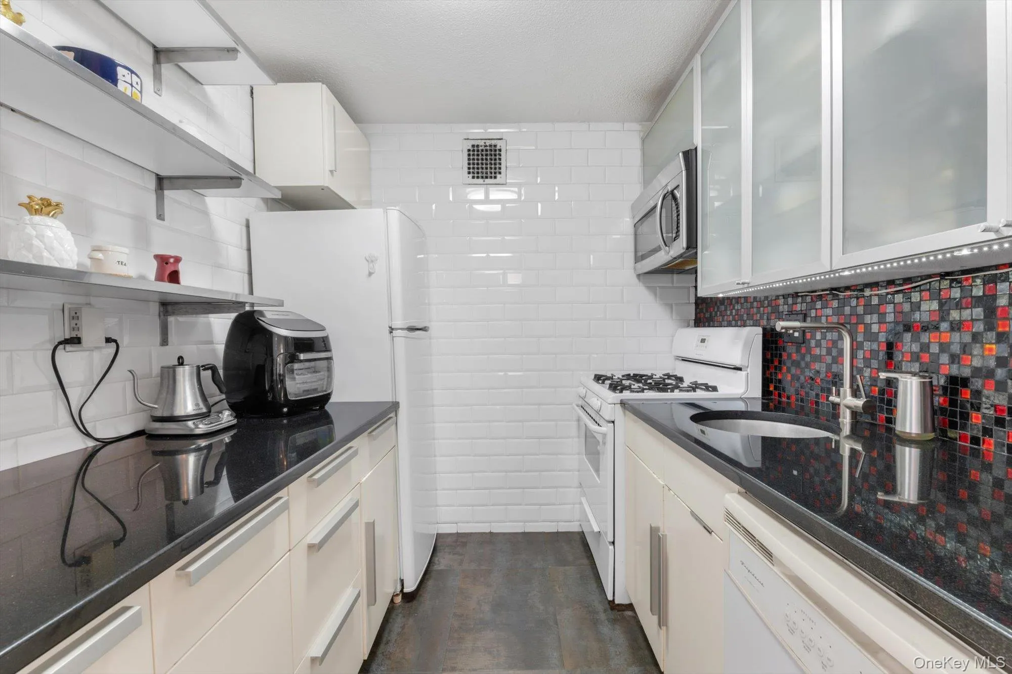 118-18 Union Turnpike, New York, NY, 2 Bedrooms Bedrooms, 5 Rooms Rooms,2 BathroomsBathrooms,Residential,For Rent,Union,0,993573 118-18 Union Turnpike, New York, NY, 2 Bedrooms Bedrooms, 5 Rooms Rooms,2 BathroomsBathrooms,Residential,For Rent,Union,0,993573
