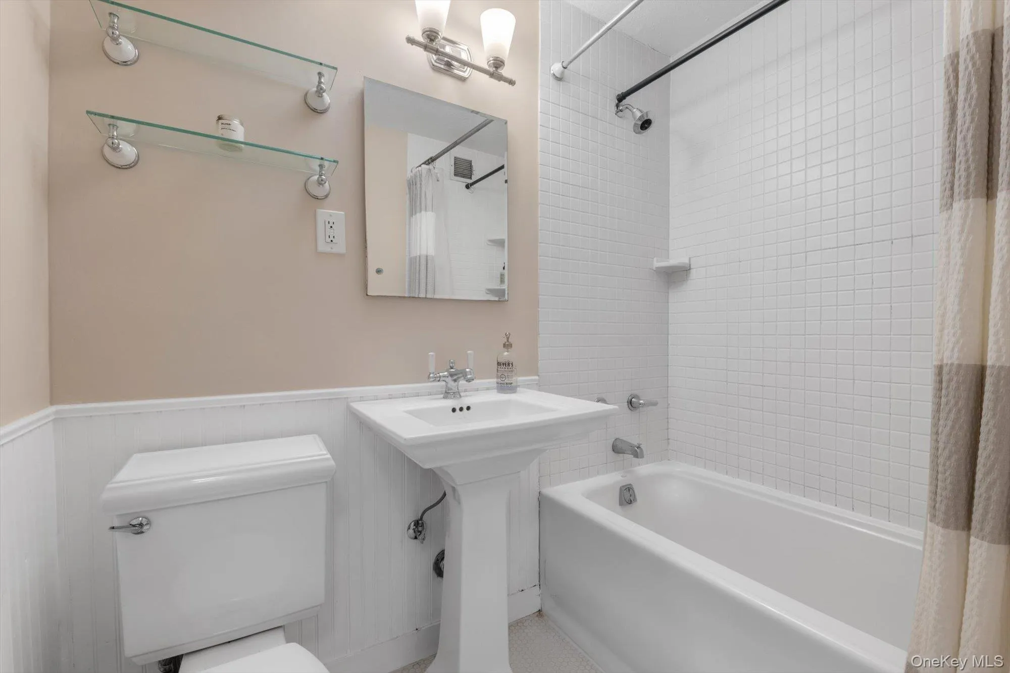 118-18 Union Turnpike, New York, NY, 2 Bedrooms Bedrooms, 5 Rooms Rooms,2 BathroomsBathrooms,Residential,For Rent,Union,0,993573 118-18 Union Turnpike, New York, NY, 2 Bedrooms Bedrooms, 5 Rooms Rooms,2 BathroomsBathrooms,Residential,For Rent,Union,0,993573
