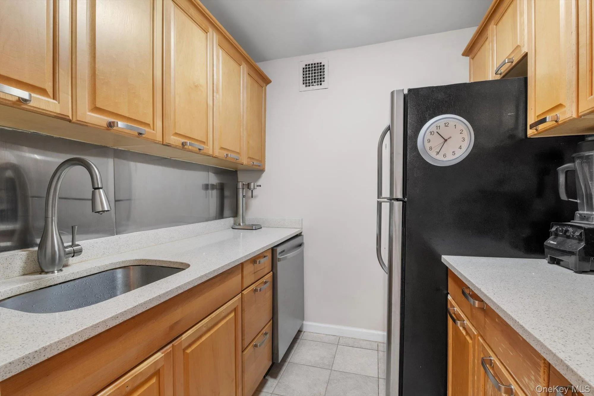 118-18 Union Turnpike, New York, NY, 2 Bedrooms Bedrooms, 5 Rooms Rooms,2 BathroomsBathrooms,Residential,For Rent,Union,0,993573 118-18 Union Turnpike, New York, NY, 2 Bedrooms Bedrooms, 5 Rooms Rooms,2 BathroomsBathrooms,Residential,For Rent,Union,0,993573