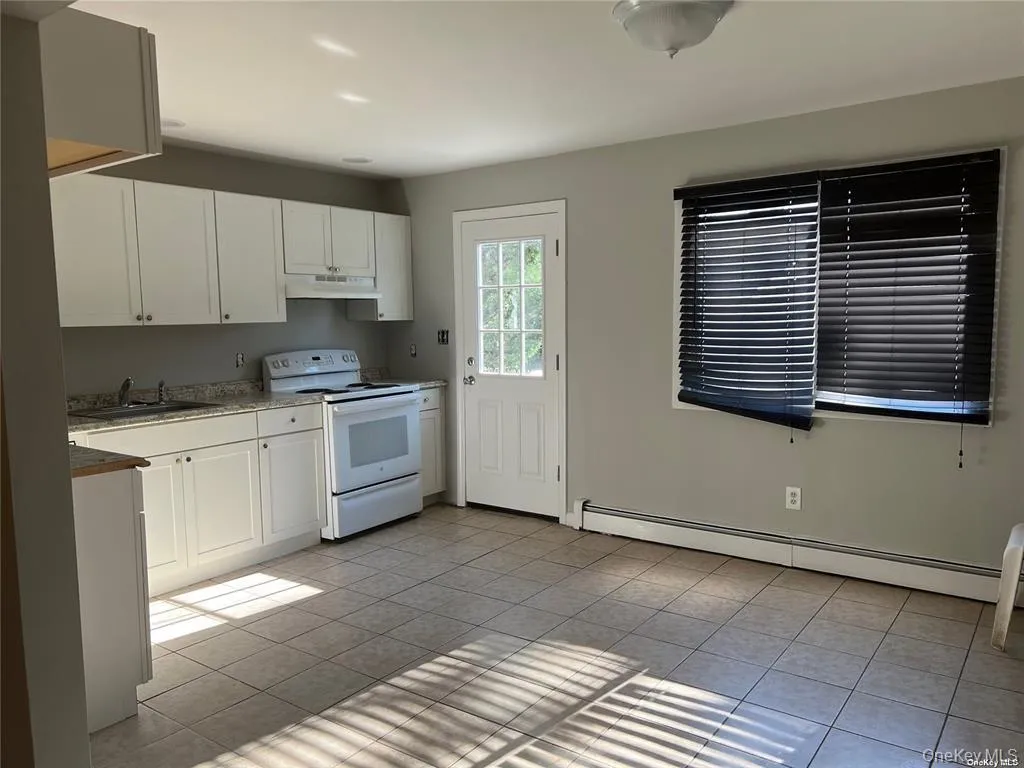 6 Roland Place, Babylon, NY, 3 Bedrooms Bedrooms, 6 Rooms Rooms,2 BathroomsBathrooms,Residential Lease,For Rent,Roland,0,993635 6 Roland Place, Babylon, NY, 3 Bedrooms Bedrooms, 6 Rooms Rooms,2 BathroomsBathrooms,Residential Lease,For Rent,Roland,0,993635