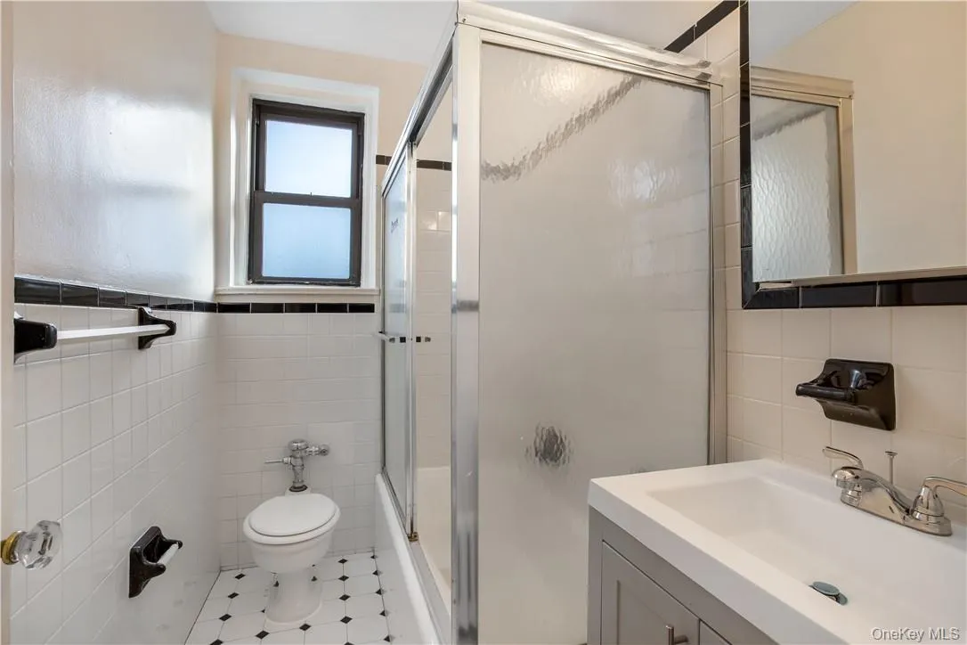 250 Martine Avenue, White Plains, NY, 2 Bedrooms Bedrooms, 4 Rooms Rooms,1 BathroomBathrooms,Residential Lease,For Rent,Martine,0,993636 250 Martine Avenue, White Plains, NY, 2 Bedrooms Bedrooms, 4 Rooms Rooms,1 BathroomBathrooms,Residential Lease,For Rent,Martine,0,993636