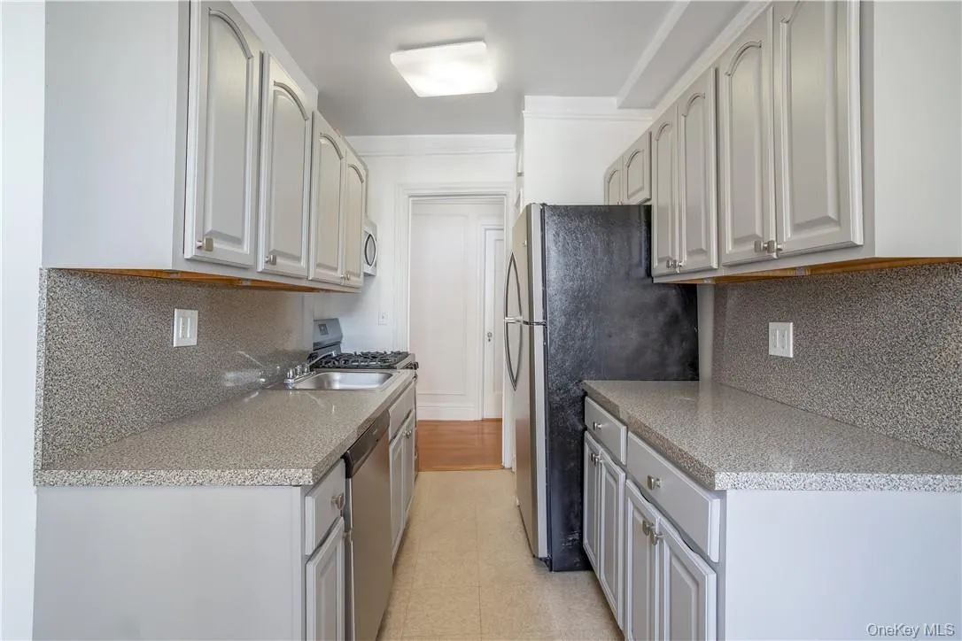250 Martine Avenue, White Plains, NY, 2 Bedrooms Bedrooms, 4 Rooms Rooms,1 BathroomBathrooms,Residential Lease,For Rent,Martine,0,993636 250 Martine Avenue, White Plains, NY, 2 Bedrooms Bedrooms, 4 Rooms Rooms,1 BathroomBathrooms,Residential Lease,For Rent,Martine,0,993636