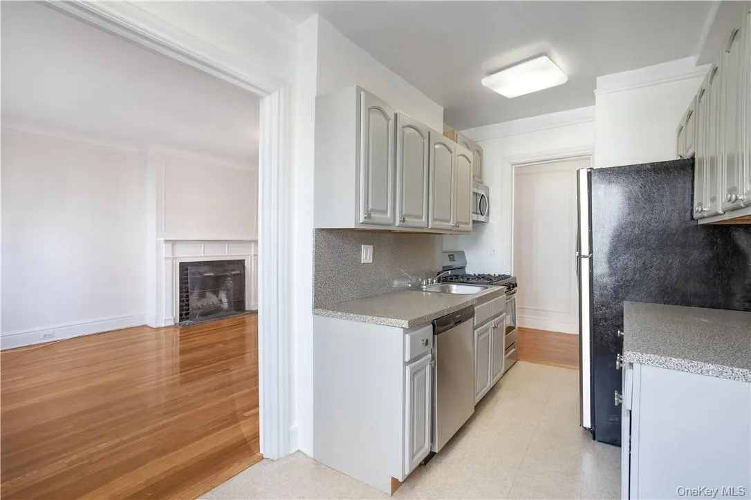 250 Martine Avenue, White Plains, NY, 2 Bedrooms Bedrooms, 4 Rooms Rooms,1 BathroomBathrooms,Residential Lease,For Rent,Martine,0,993636 250 Martine Avenue, White Plains, NY, 2 Bedrooms Bedrooms, 4 Rooms Rooms,1 BathroomBathrooms,Residential Lease,For Rent,Martine,0,993636
