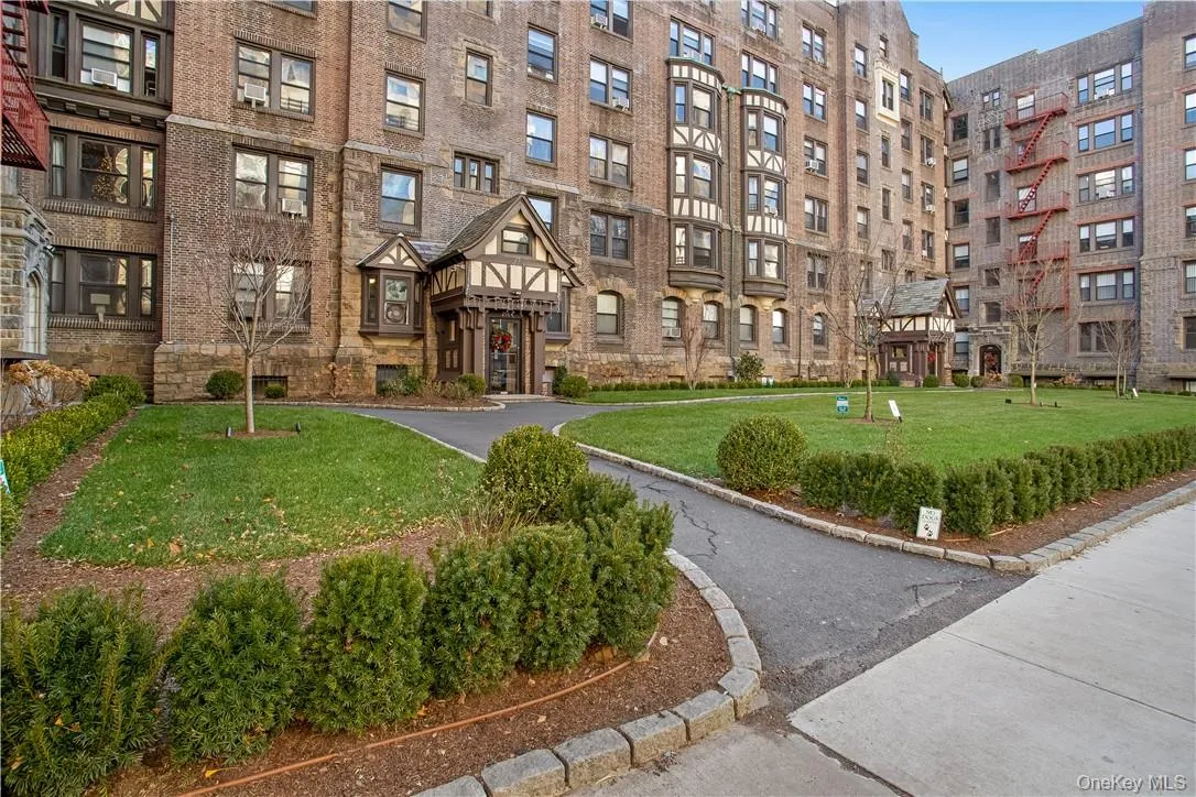 250 Martine Avenue, White Plains, NY, 2 Bedrooms Bedrooms, 4 Rooms Rooms,1 BathroomBathrooms,Residential Lease,For Rent,Martine,0,993636 250 Martine Avenue, White Plains, NY, 2 Bedrooms Bedrooms, 4 Rooms Rooms,1 BathroomBathrooms,Residential Lease,For Rent,Martine,0,993636